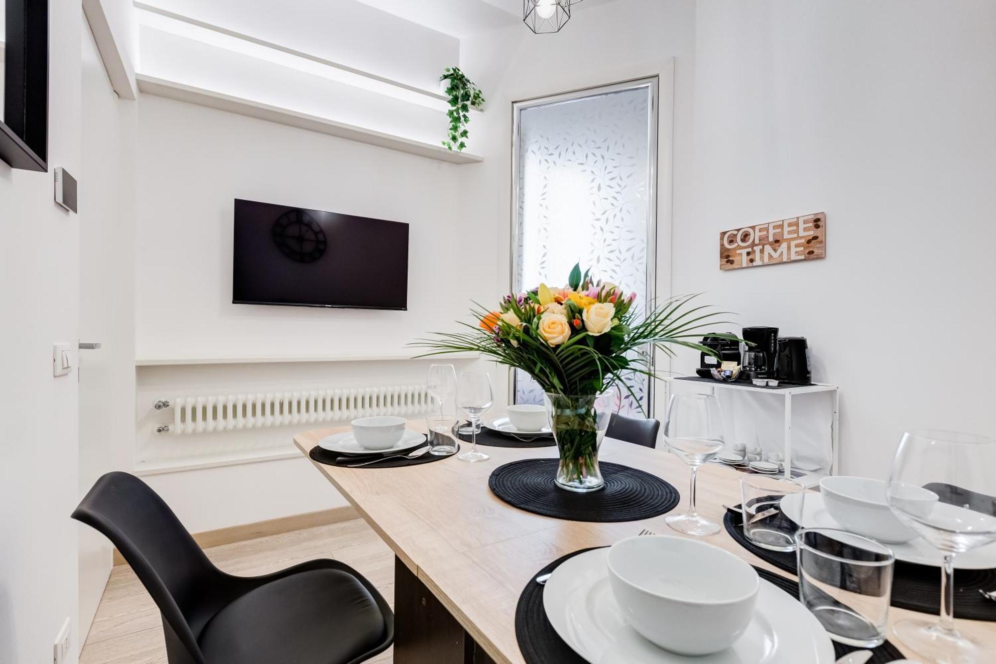 Classy 2-bdr In Termini District *