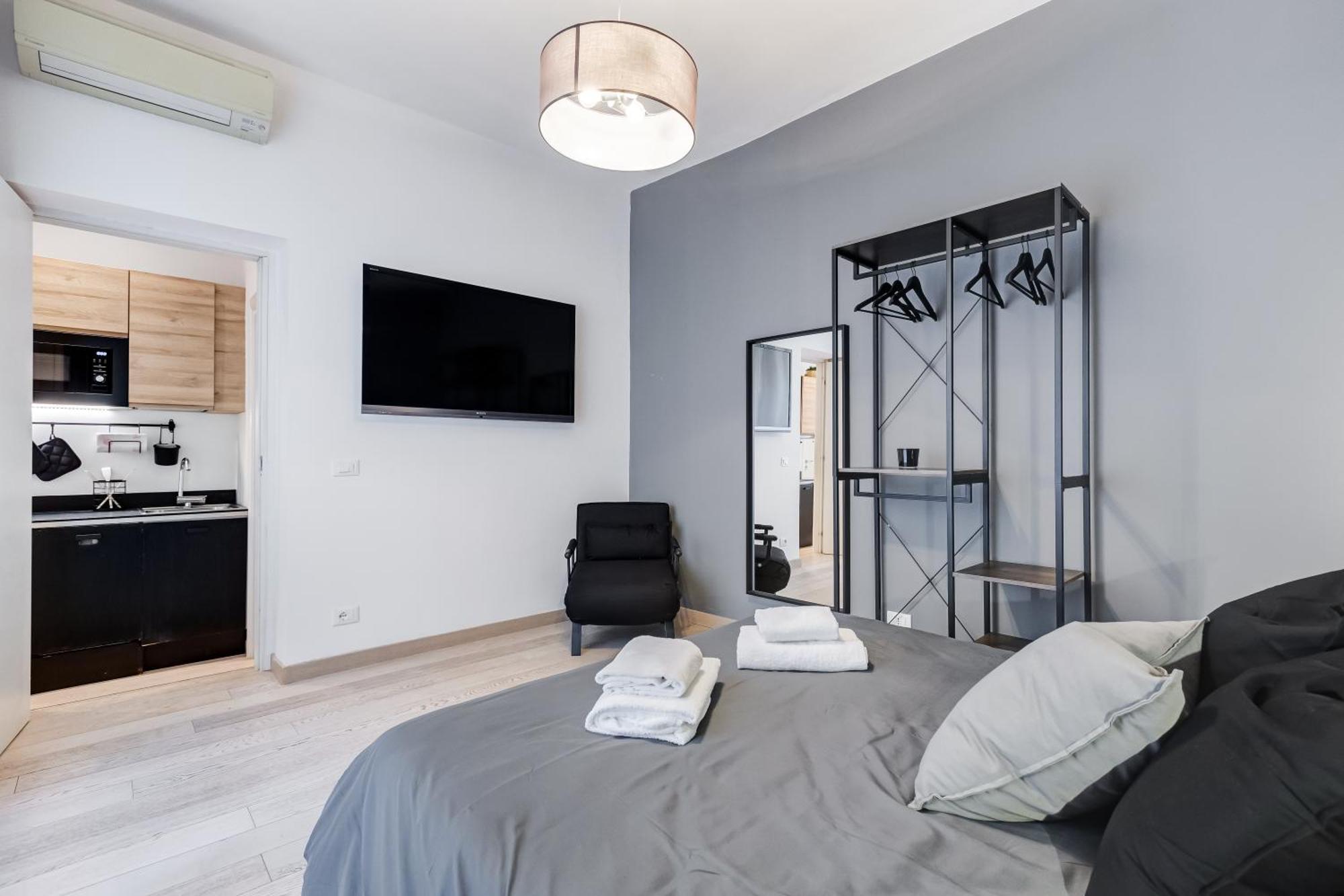 Classy 2-bdr In Termini District Apartment