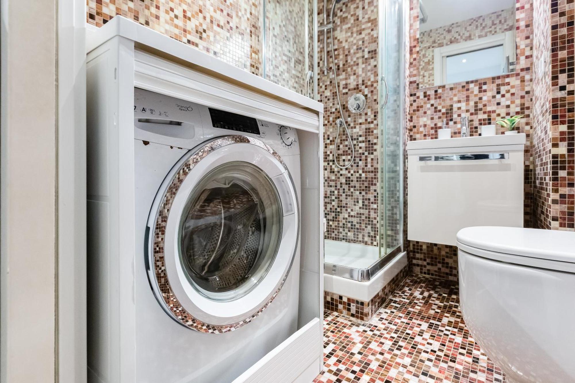 Classy 2-bdr In Termini District