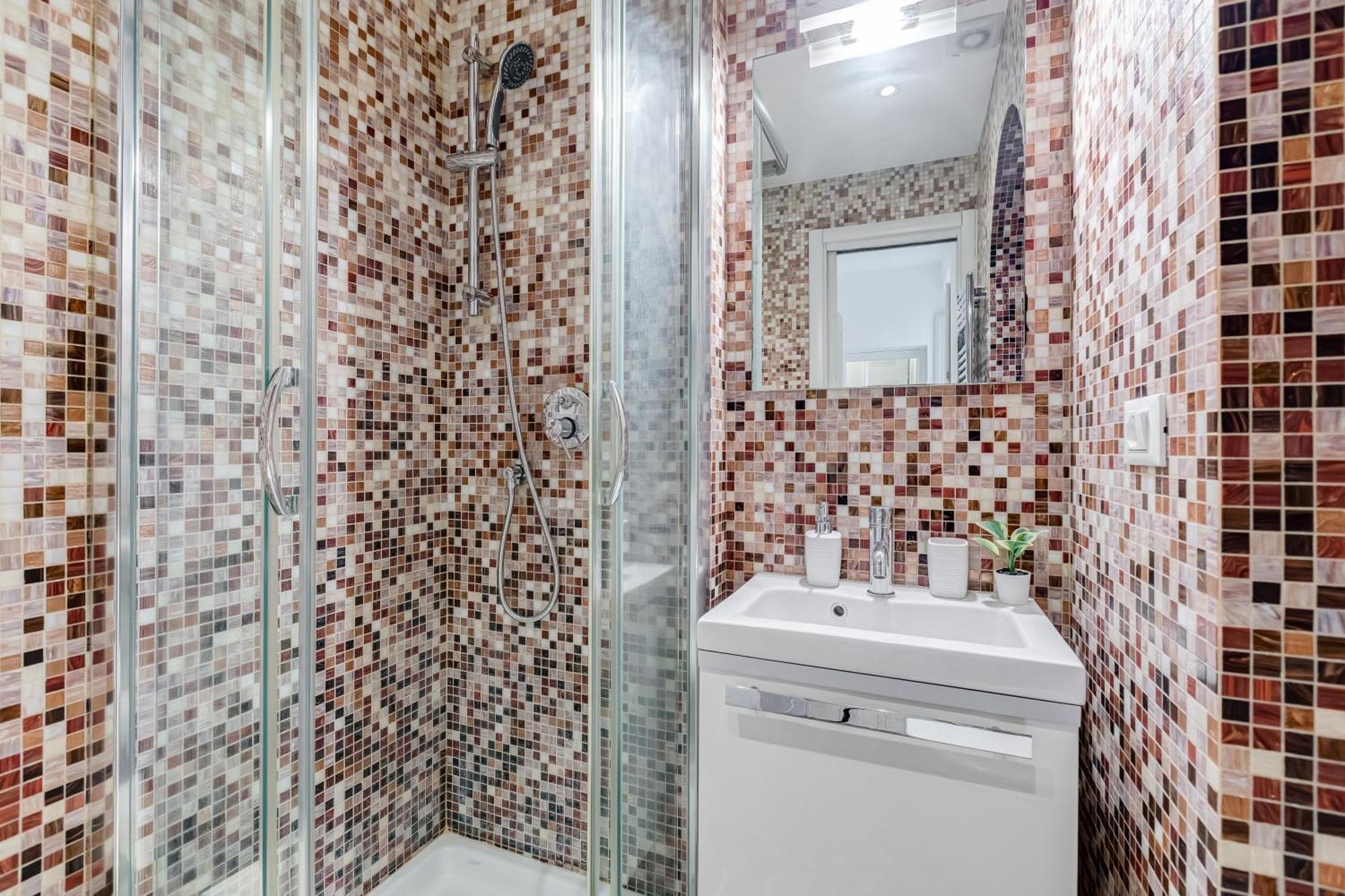 Classy 2-bdr In Termini District Apartment