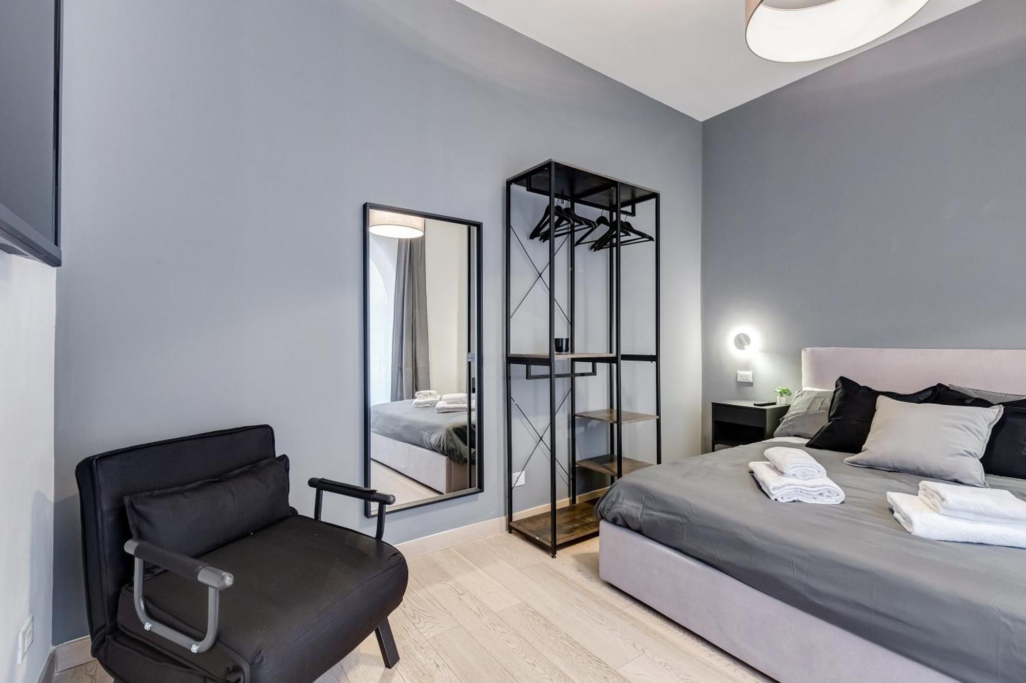 Classy 2-bdr In Termini District Apartment