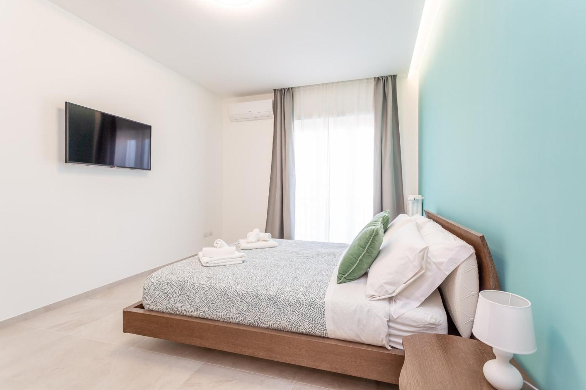 2-bedroom Retreat Near Metro & Parks Apartment Rome