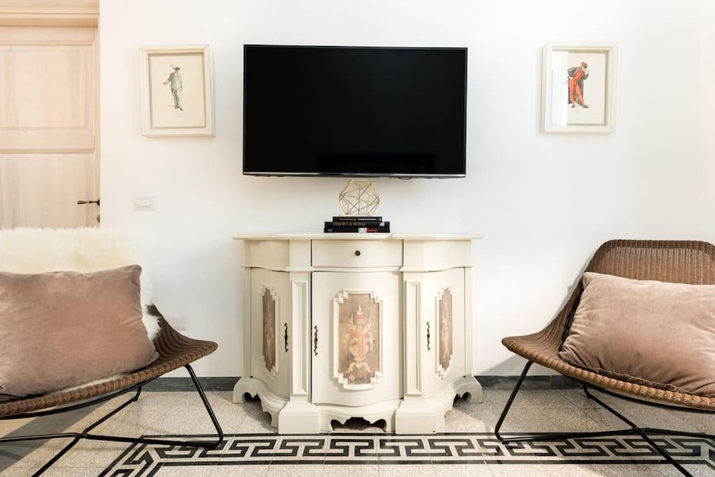 Modern Comfort, Poetic Charm Apartment
