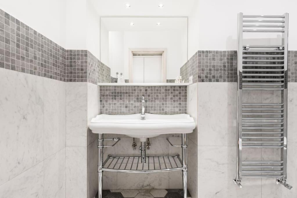 Modern Comfort, Poetic Charm * Rome