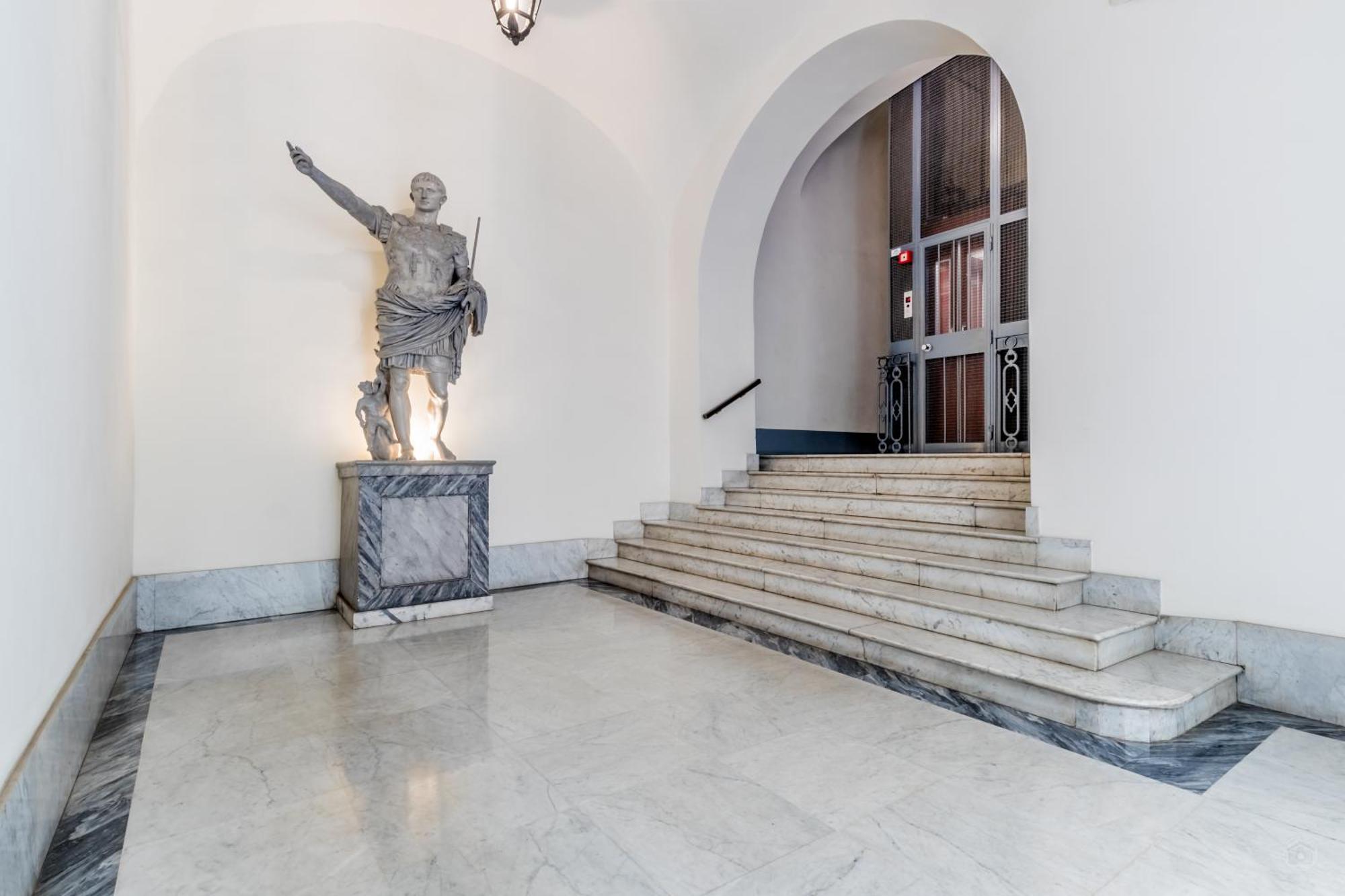 Apartment Attico Nel Cuore Di Con Box Privato Per Auto *