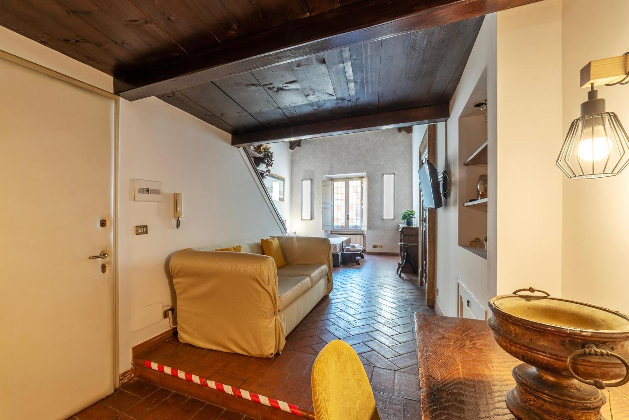 Historical Loft At Campo De Fiori Apartment *