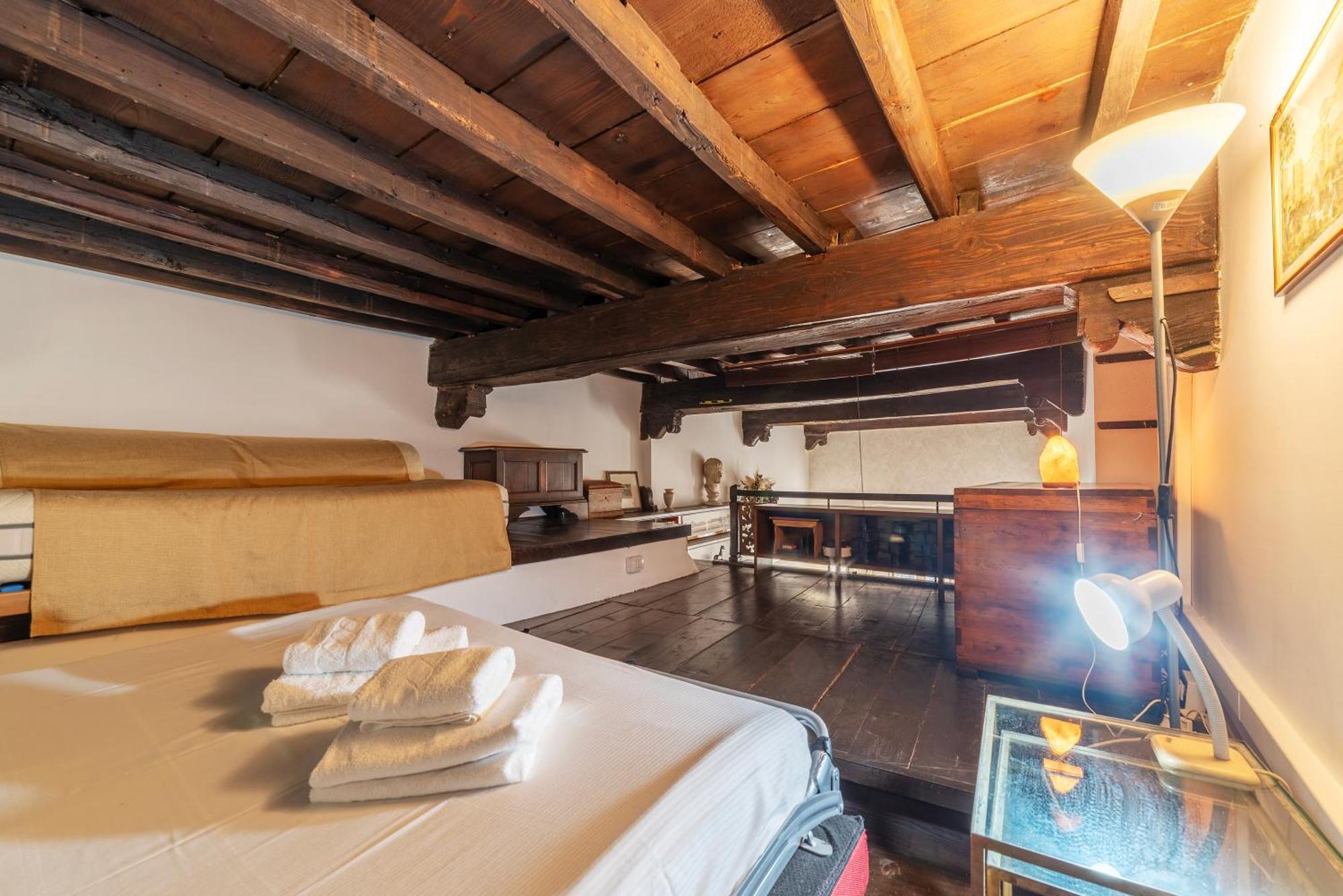 Apartment Historical Loft At Campo De Fiori