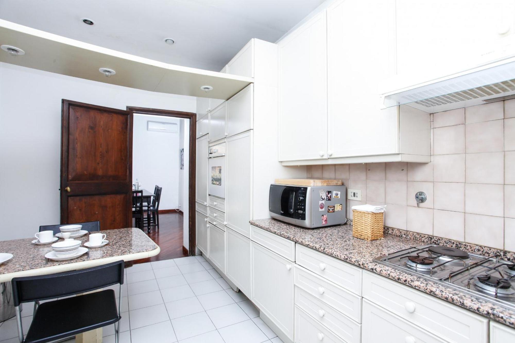 Apartment Above Pantheon Roof *