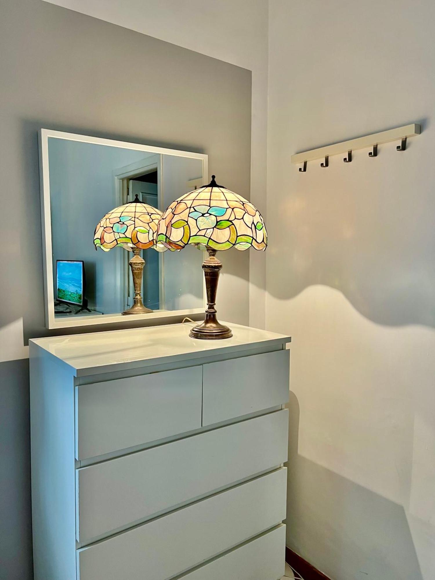 Lovely Art 2 Bedroom Flat Next To Metro Station Lodi * Rome