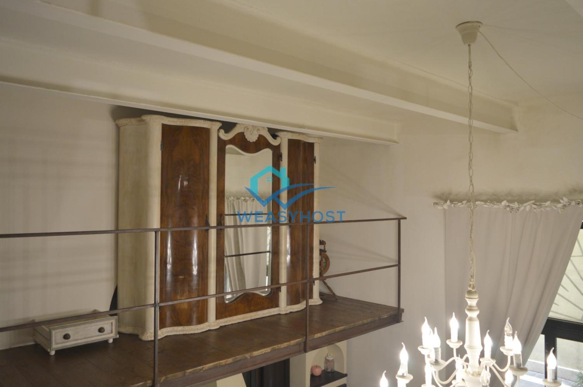 Shabby Loft In Colosseum Apartment