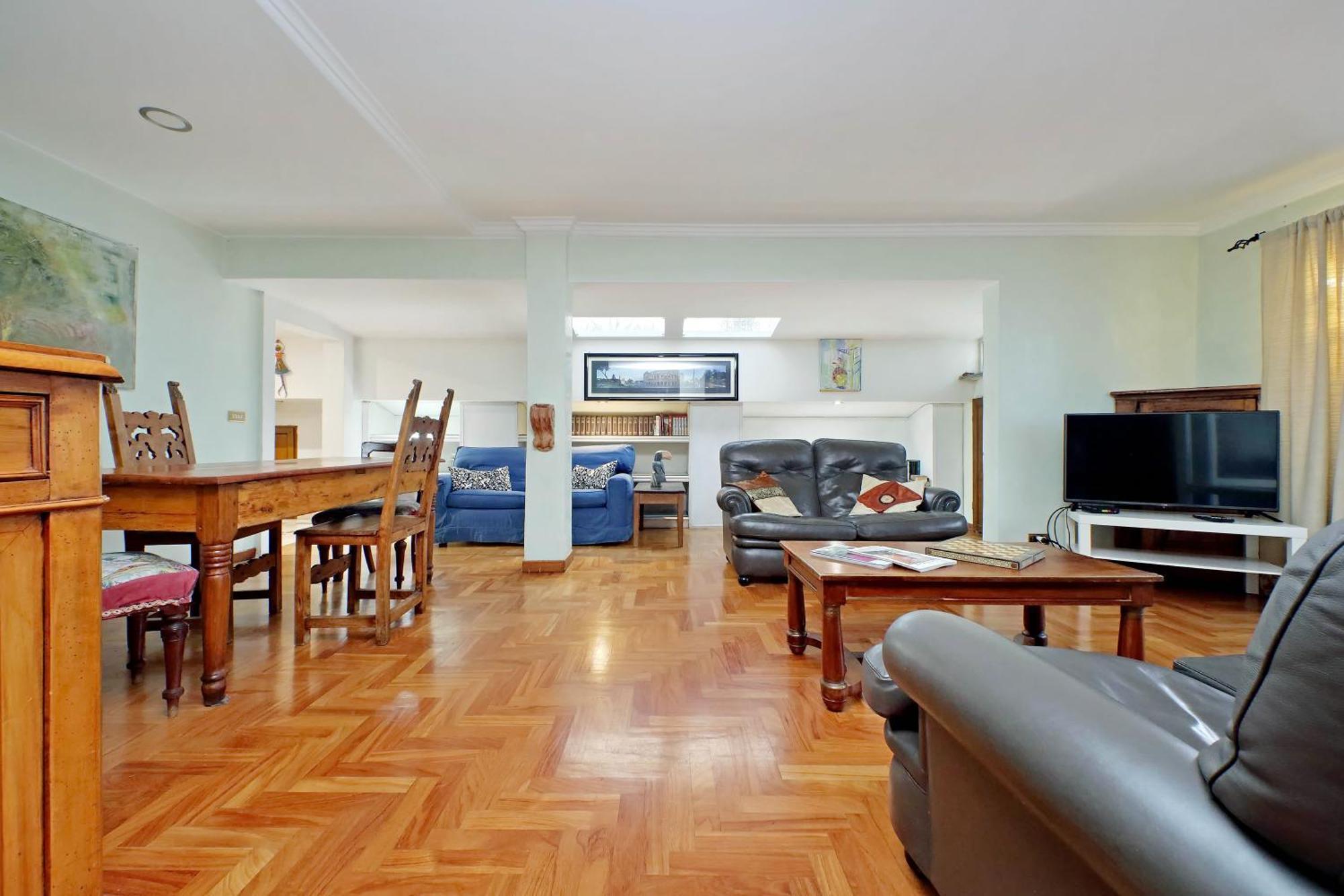 Apartment Anno Domini 120 Sqm, Large, Elegant, Near Center Rome