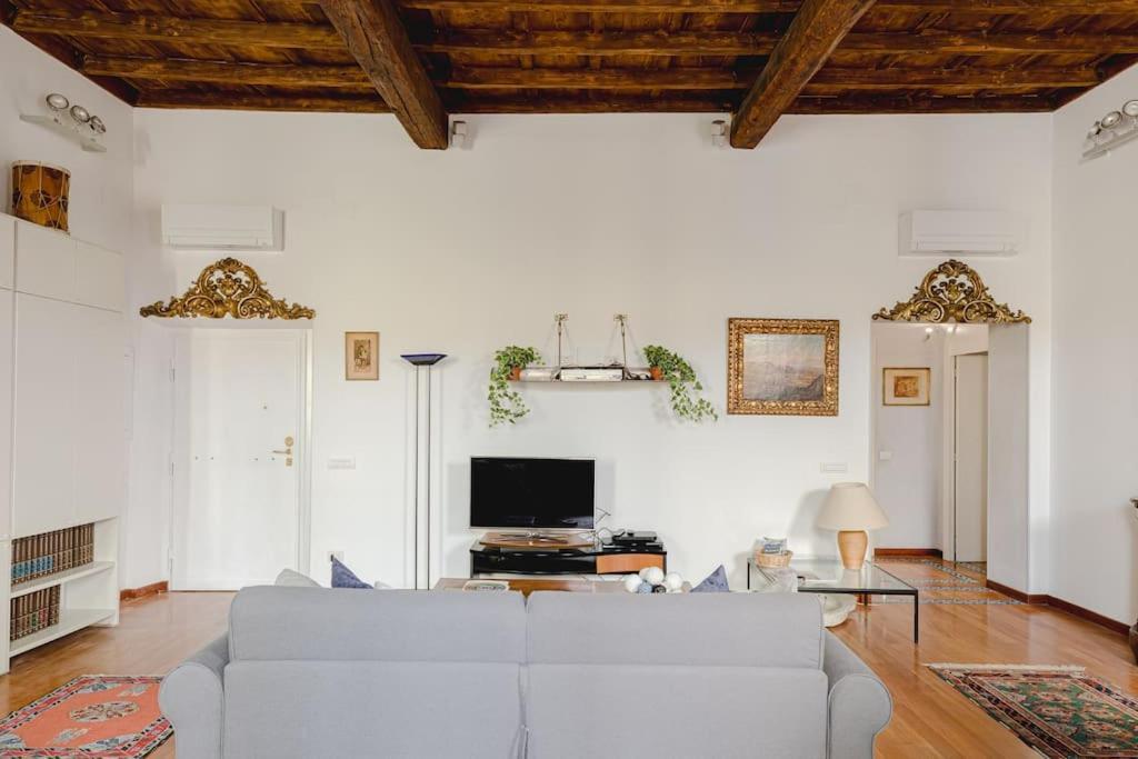 Giusi Trevi Apartment Rome