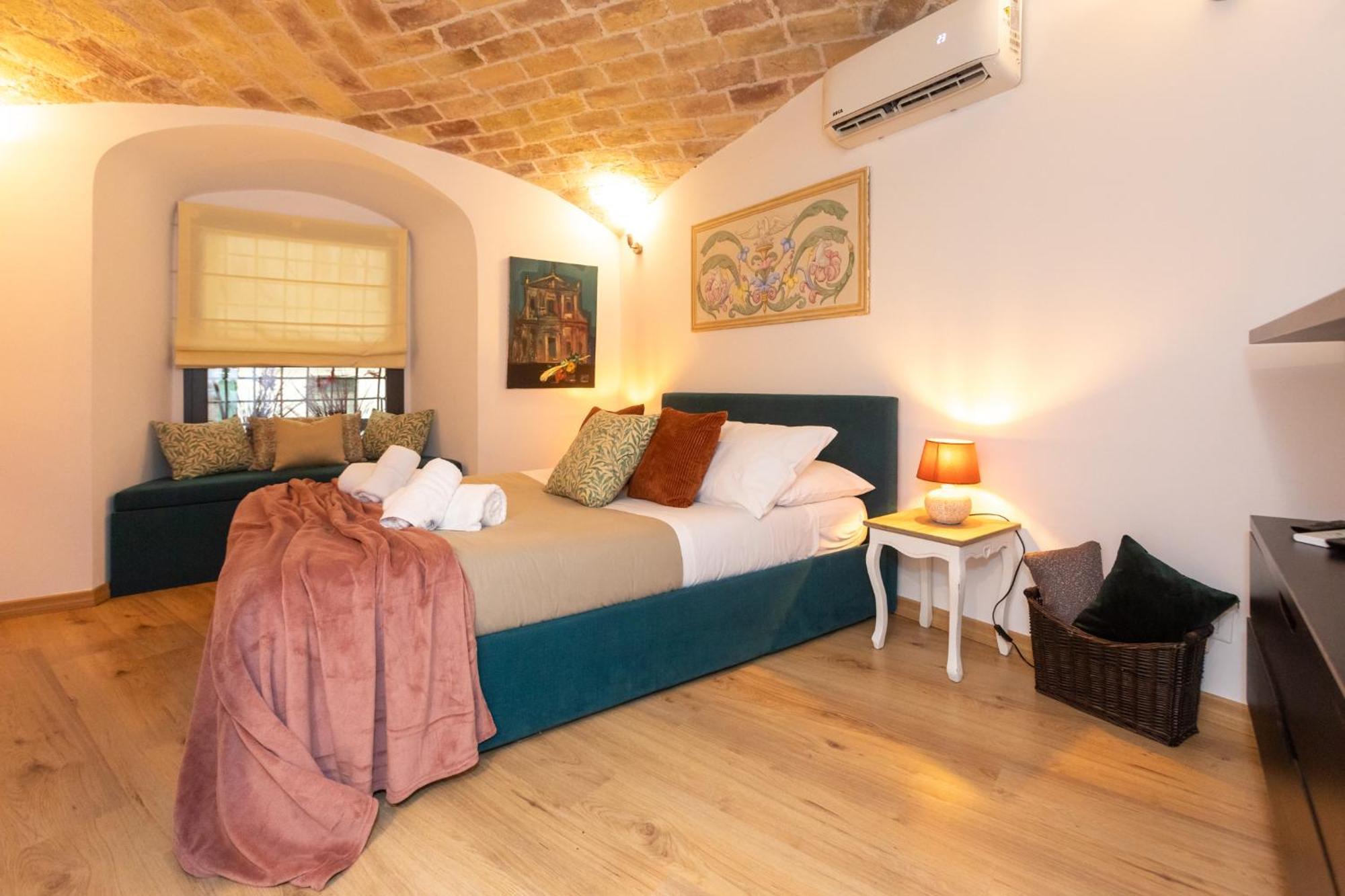 La Dolce Vita Luxury