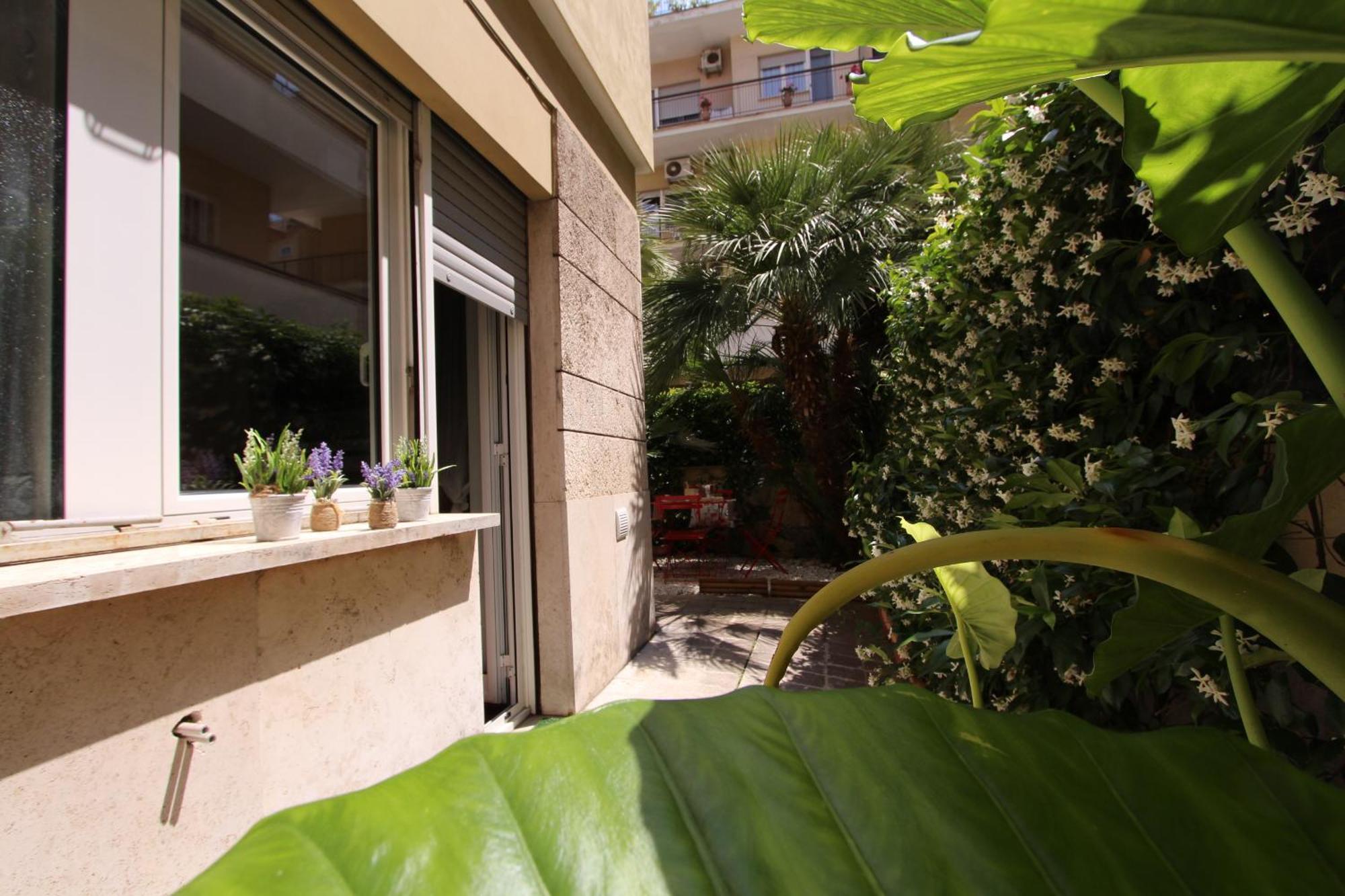 S. Peter 2 - With Garden -50m From Metro * Rome