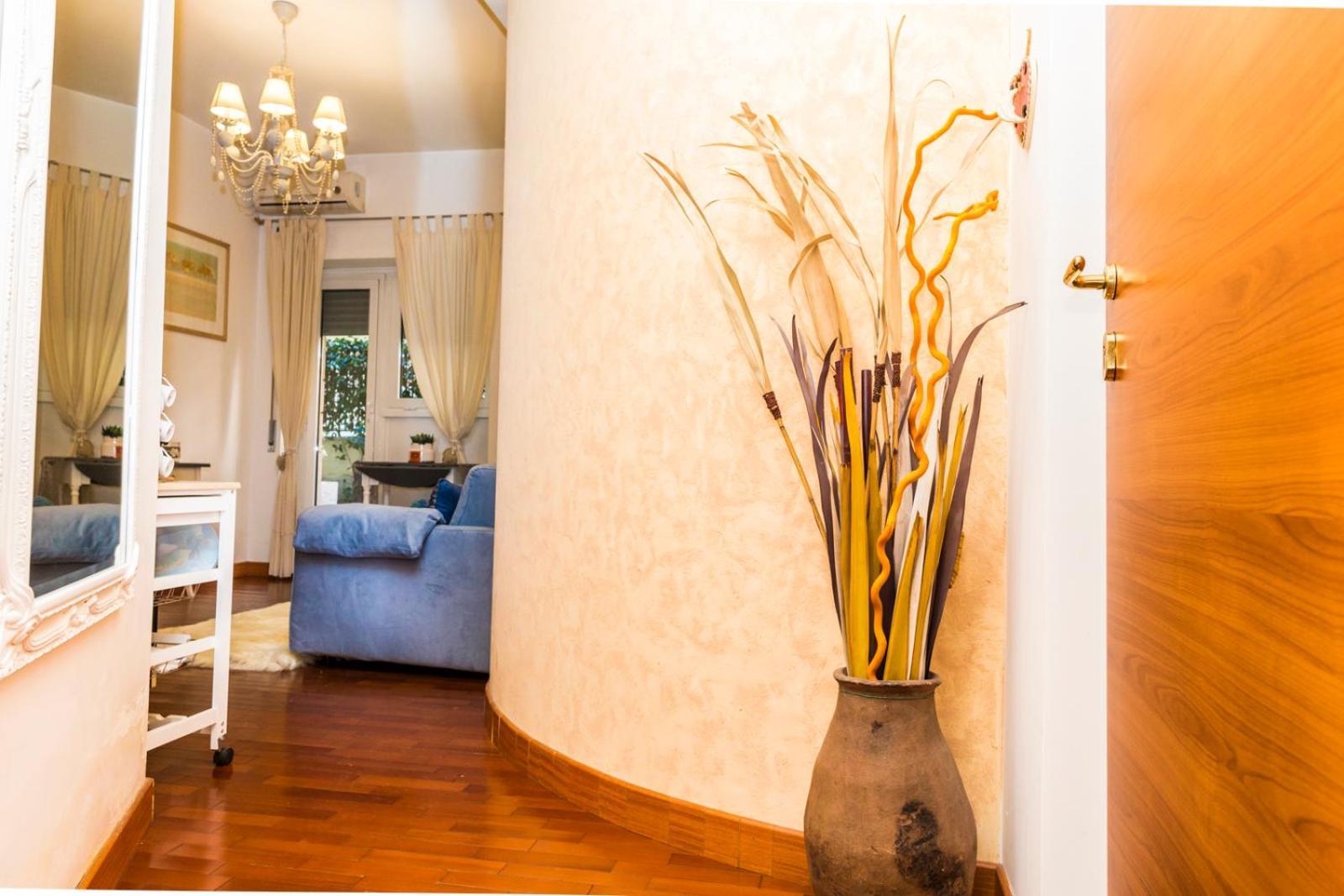 Apartment S. Peter 2 - With Garden -50m From Metro Rome