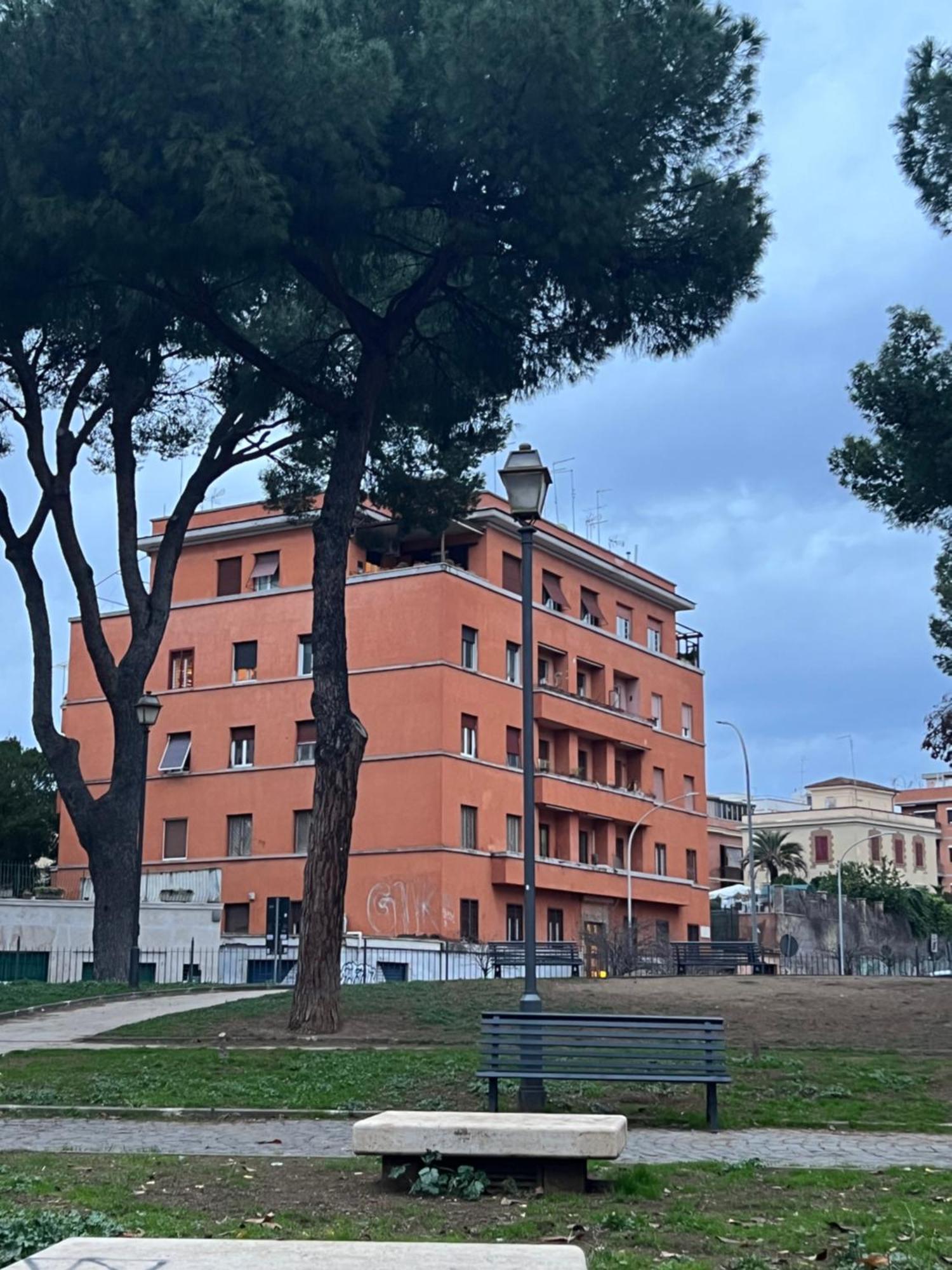 Lovely Art 2 Bedroom Flat Next To Metro Station Lodi Apartment