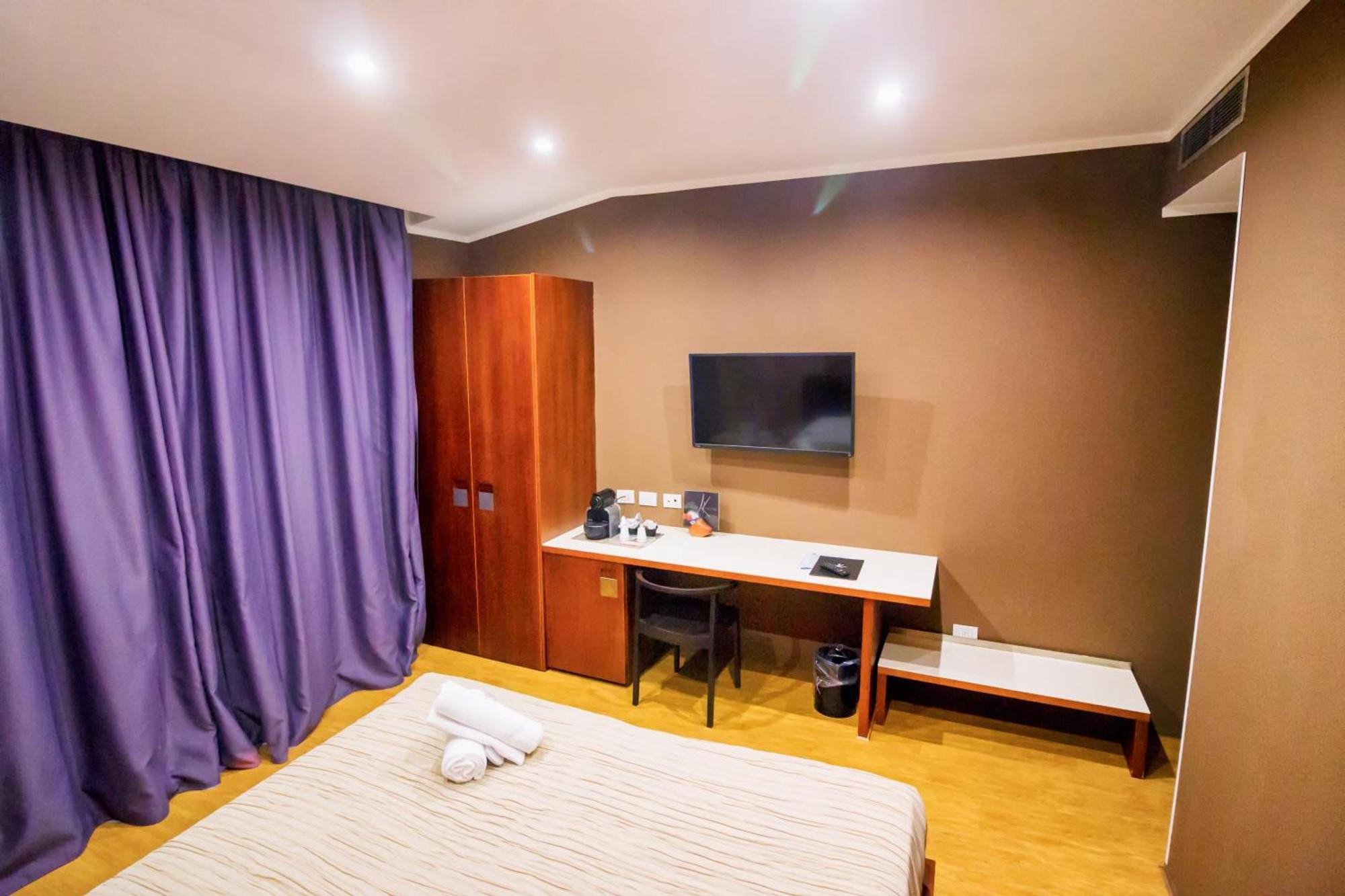 Black 4* Rome