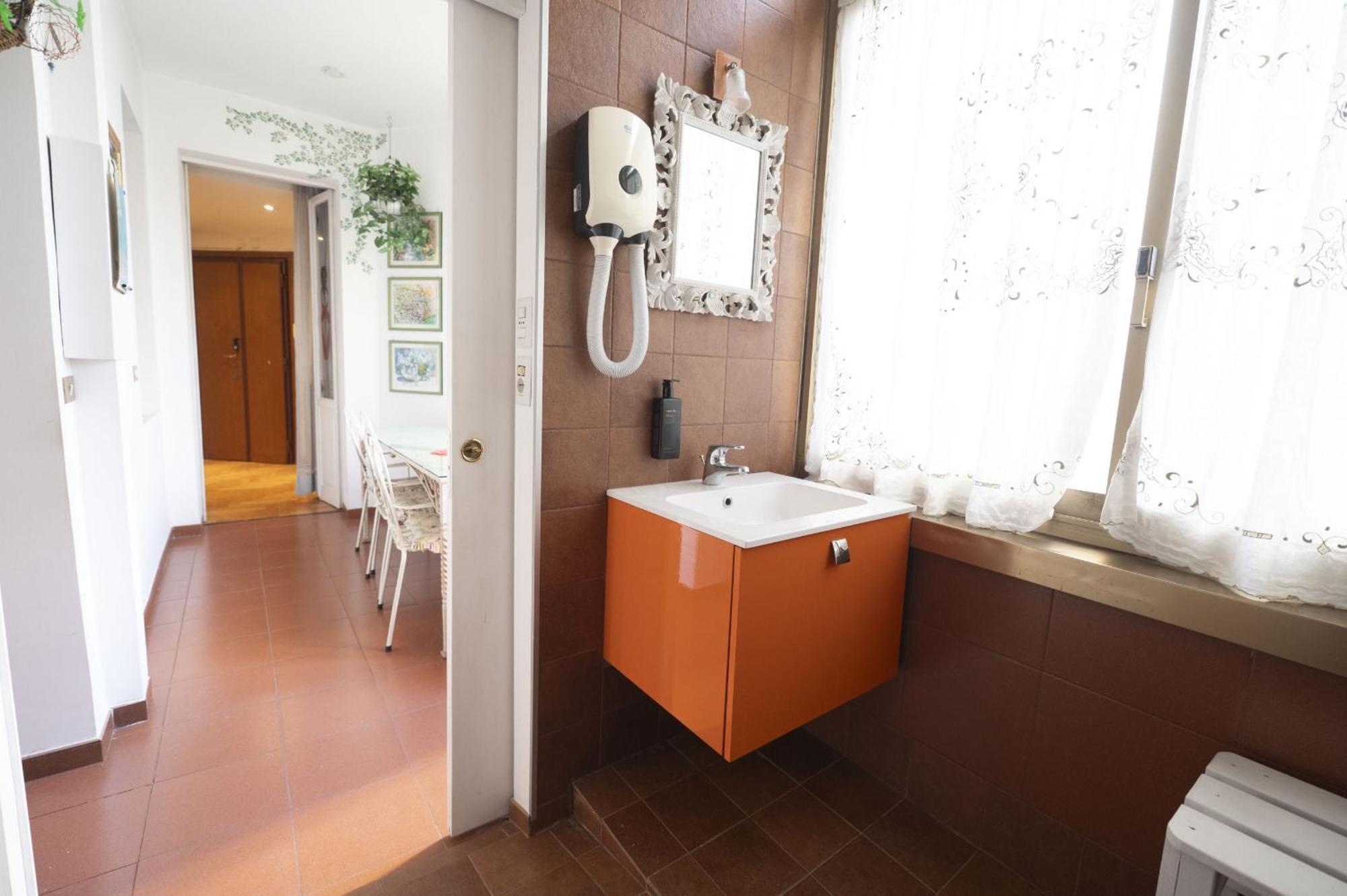 Trastevere 2 Bedroom Cozy Apartment *