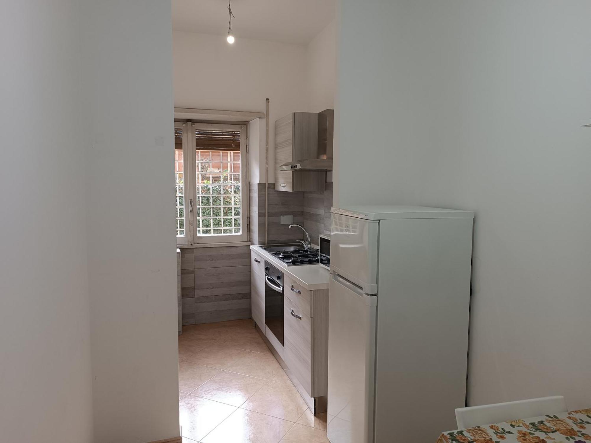 Apartment Per 4 In Via Tiburtina, Wi-fi, Metro B E Bus Per Il Centro E La Sapienza