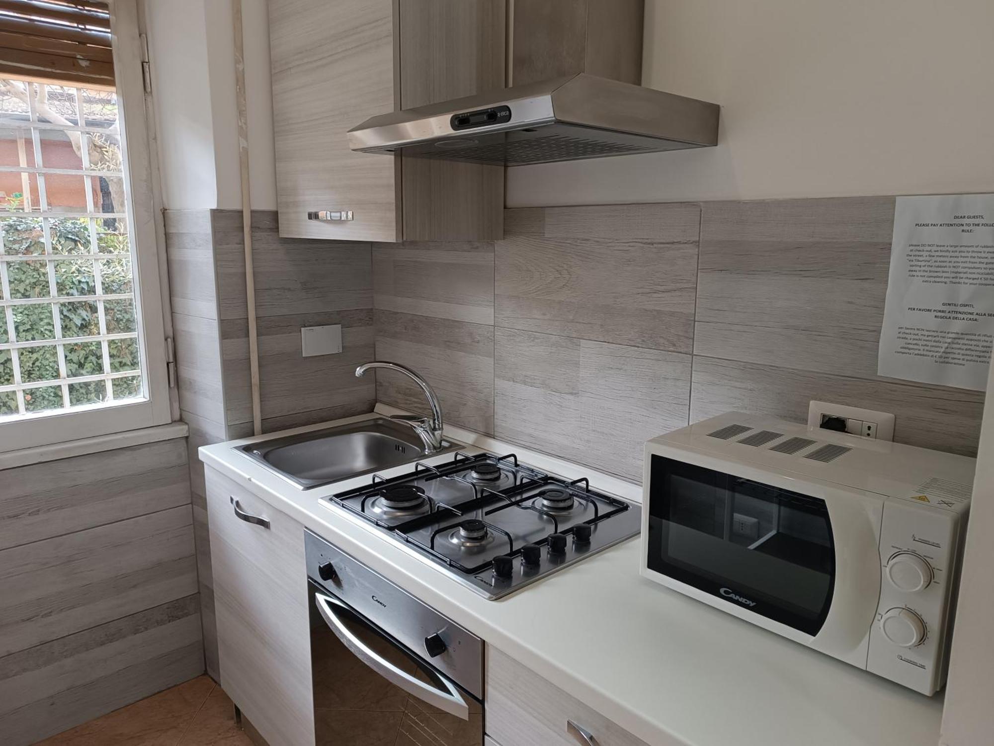 Apartment Per 4 In Via Tiburtina, Wi-fi, Metro B E Bus Per Il Centro E La Sapienza *