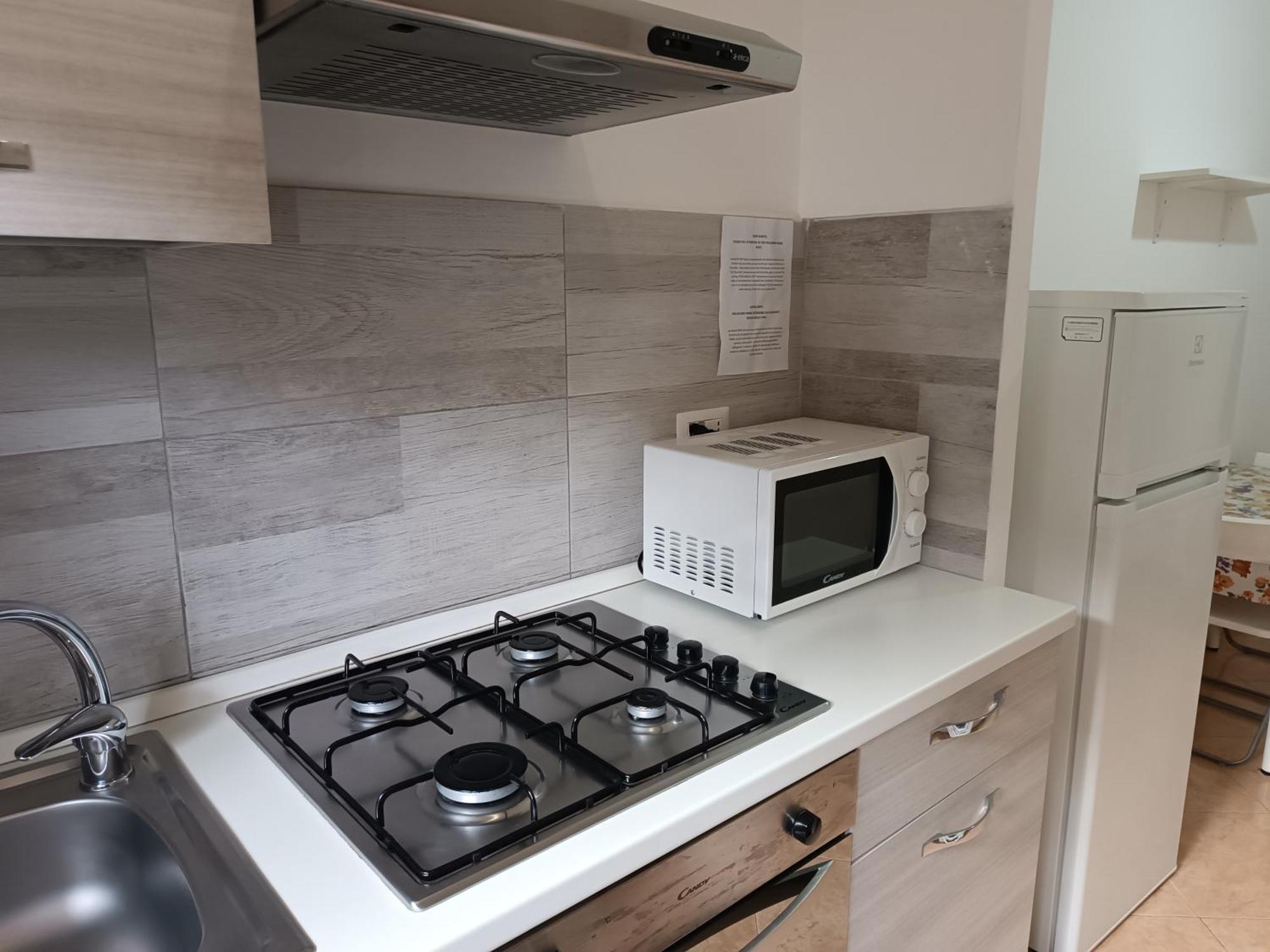 Apartment Per 4 In Via Tiburtina, Wi-fi, Metro B E Bus Per Il Centro E La Sapienza Rome