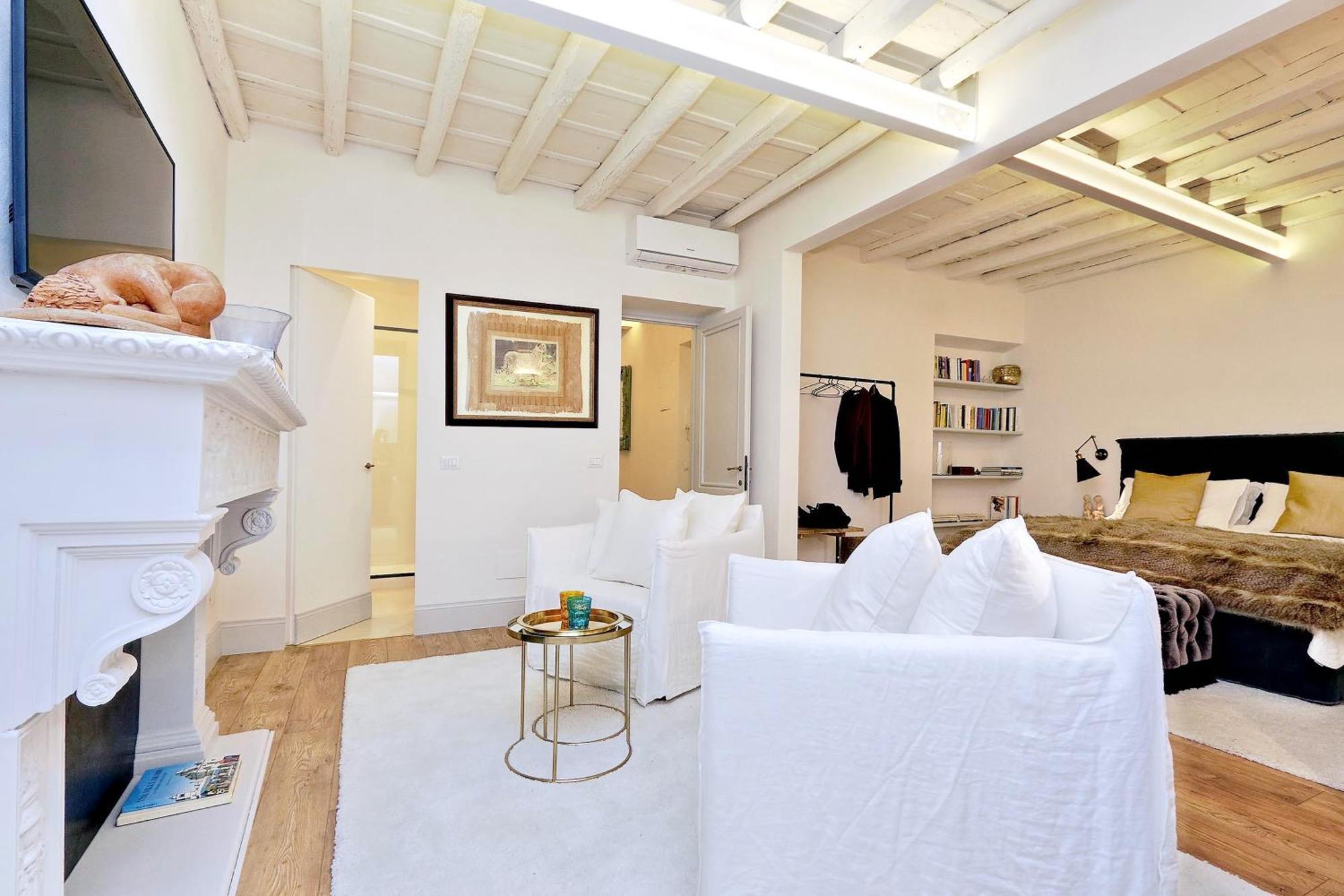 Luxury Charme Between Pantheon And Spanish Steps Appartamento