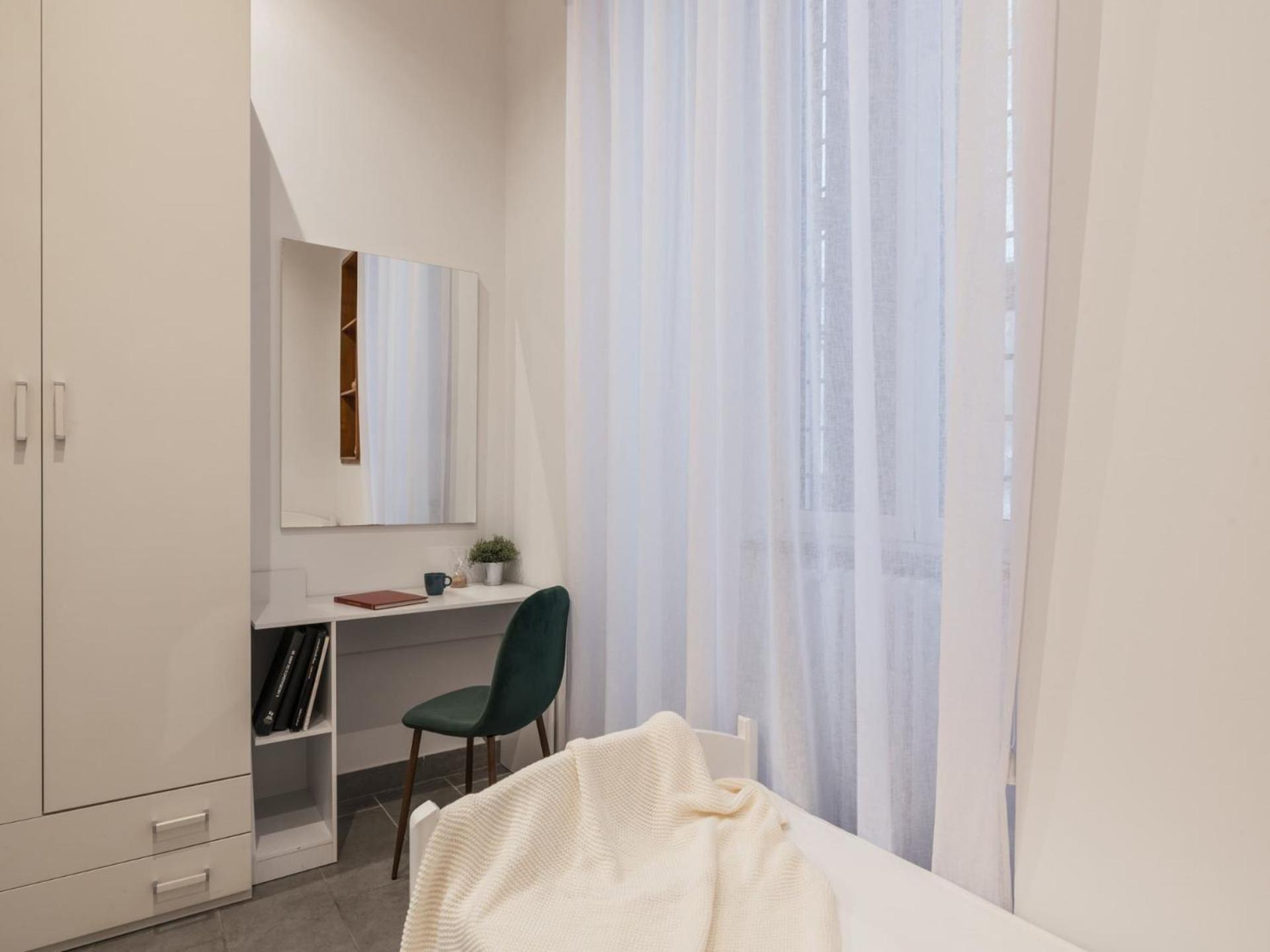 The Rent - Three-bedroom In Manzoni District * Rome