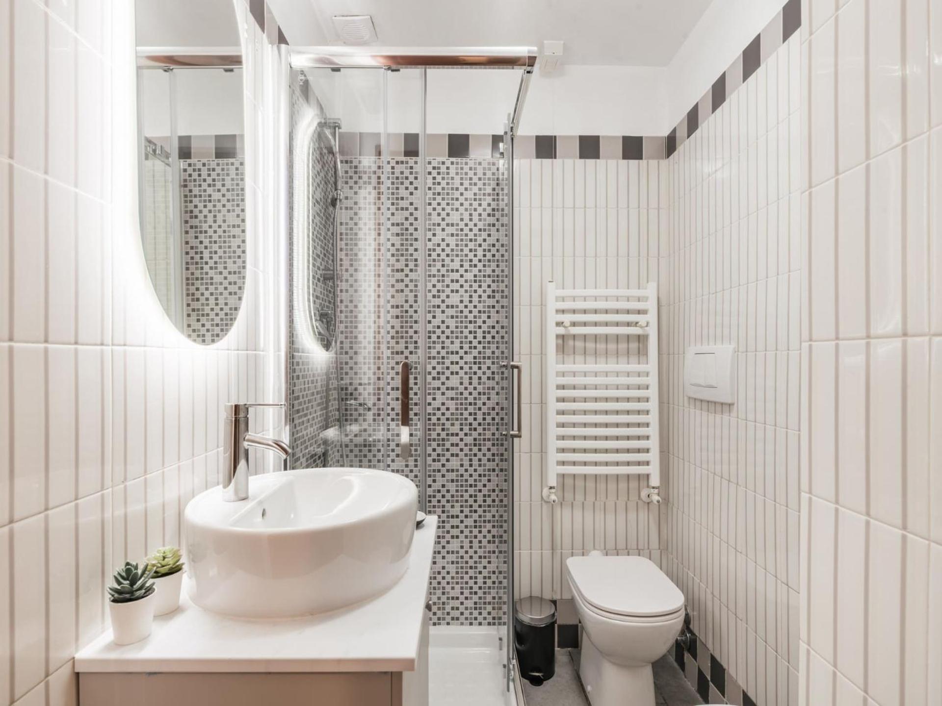 The Rent - Three-bedroom In Manzoni District * Rome