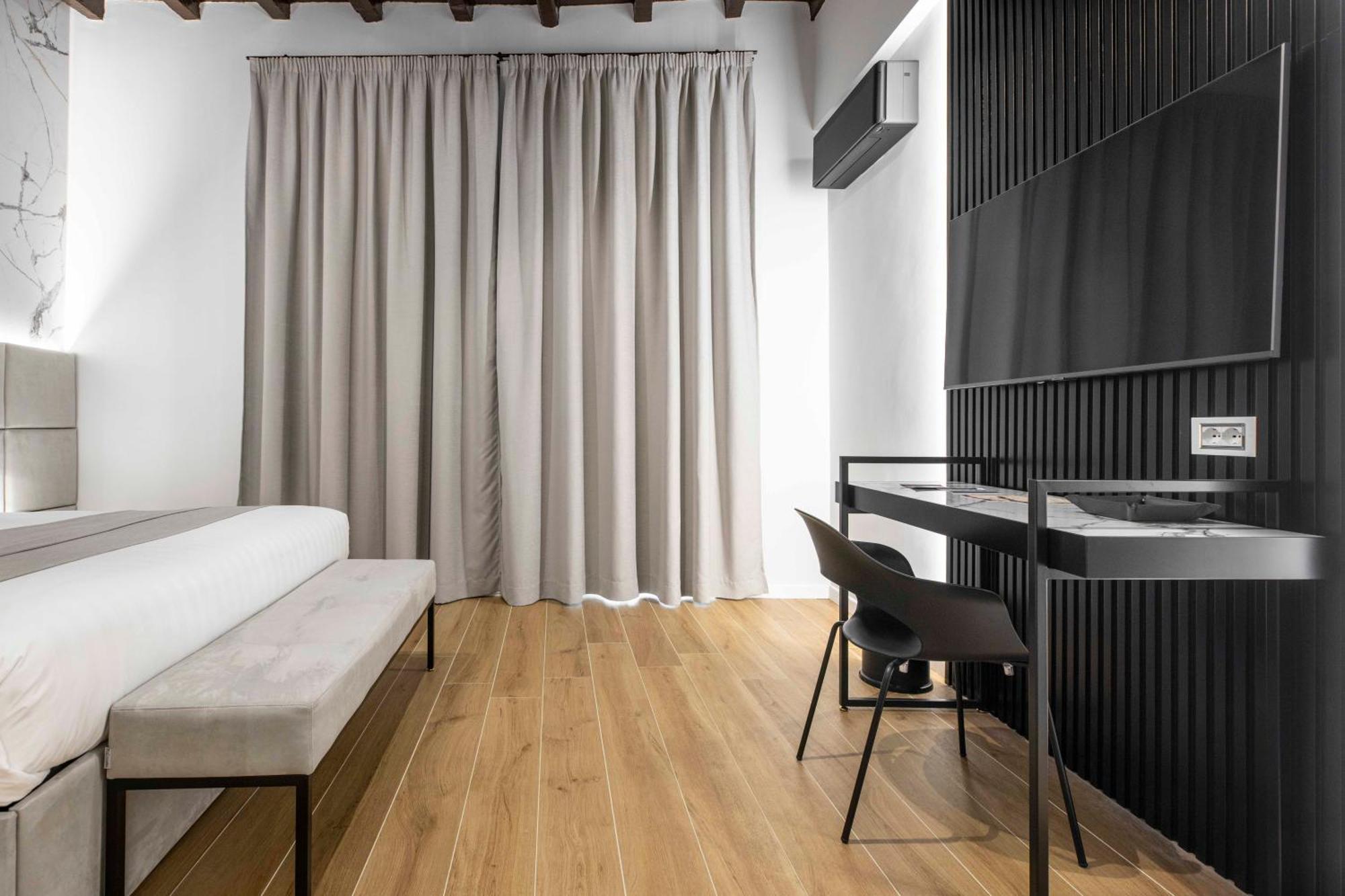 At Luxury Navona 2 *