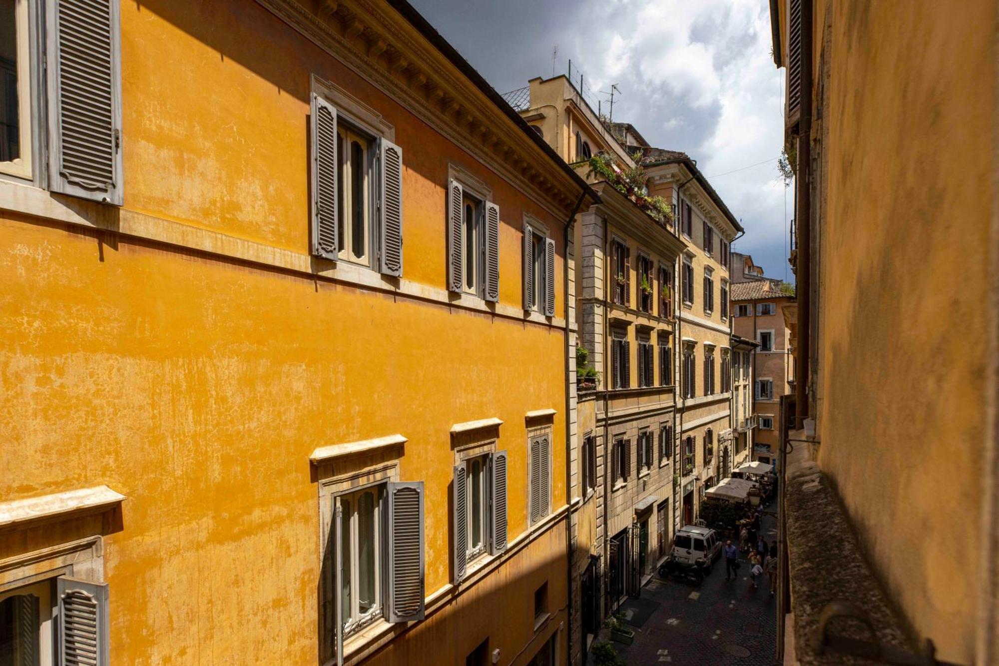 At Luxury Navona 2 *