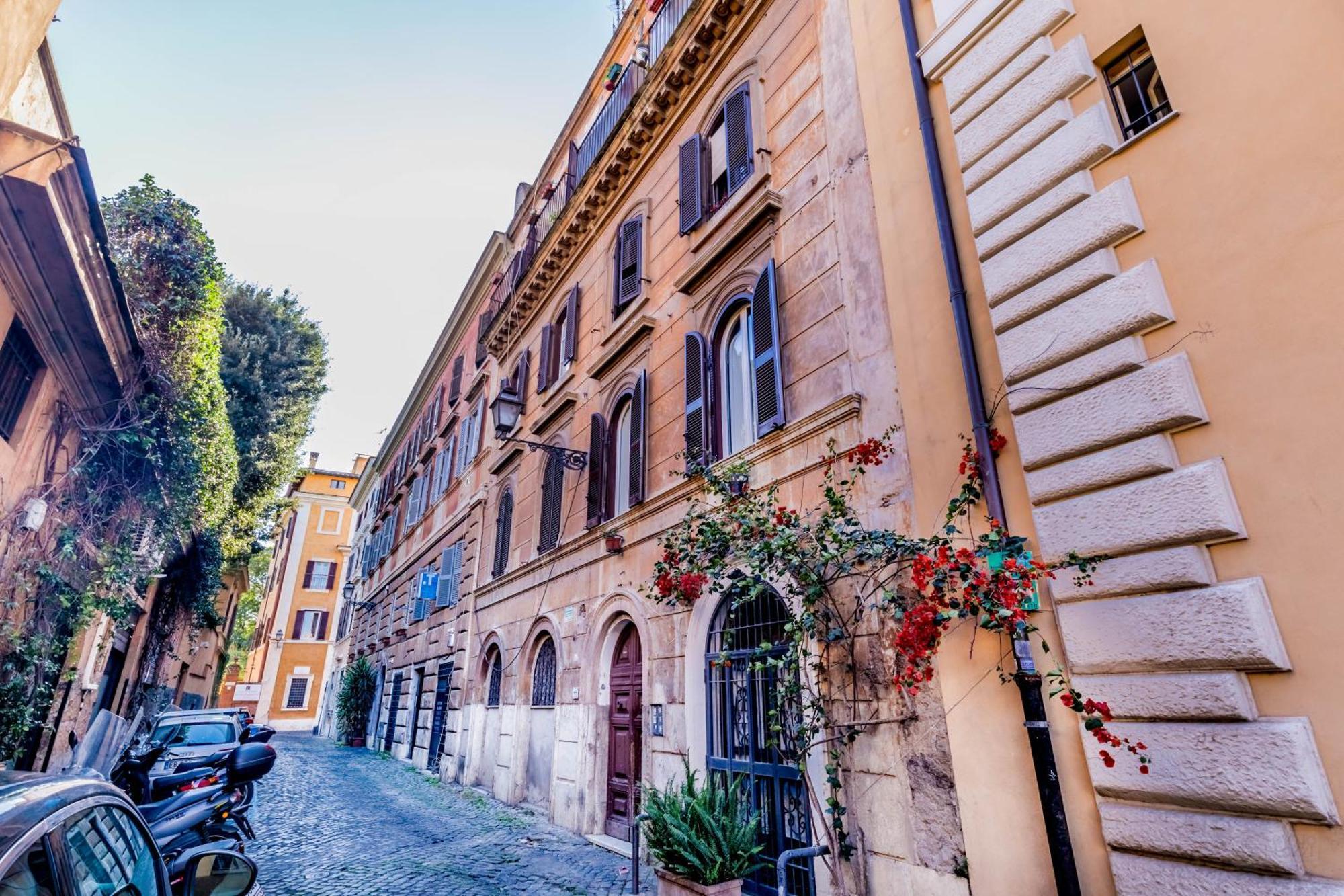 Trastevere House 24 *