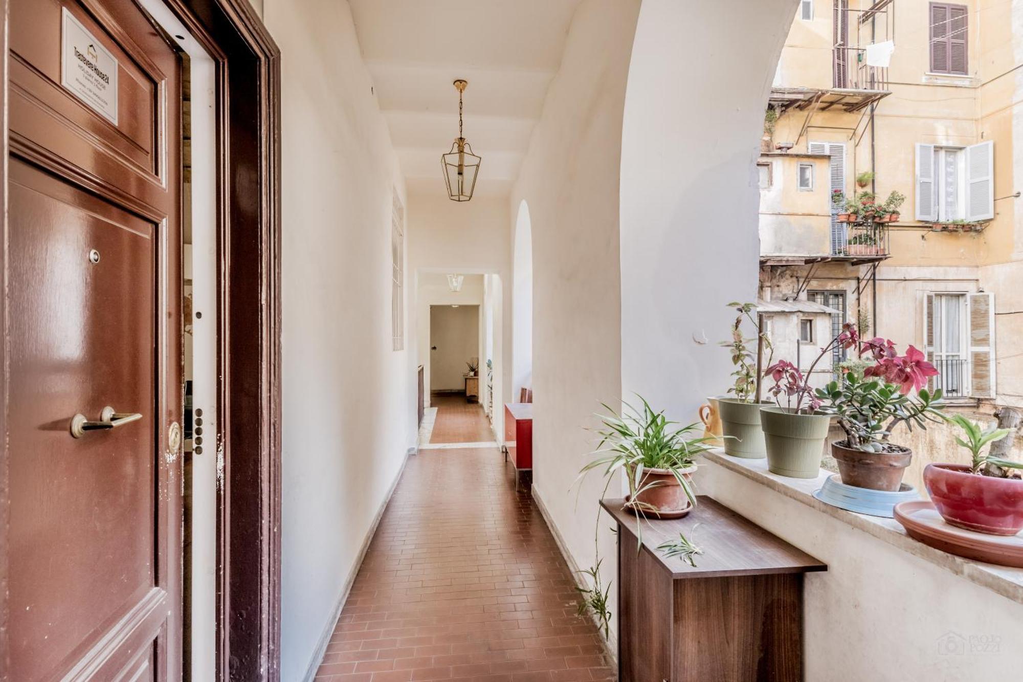 Trastevere House 24 *
