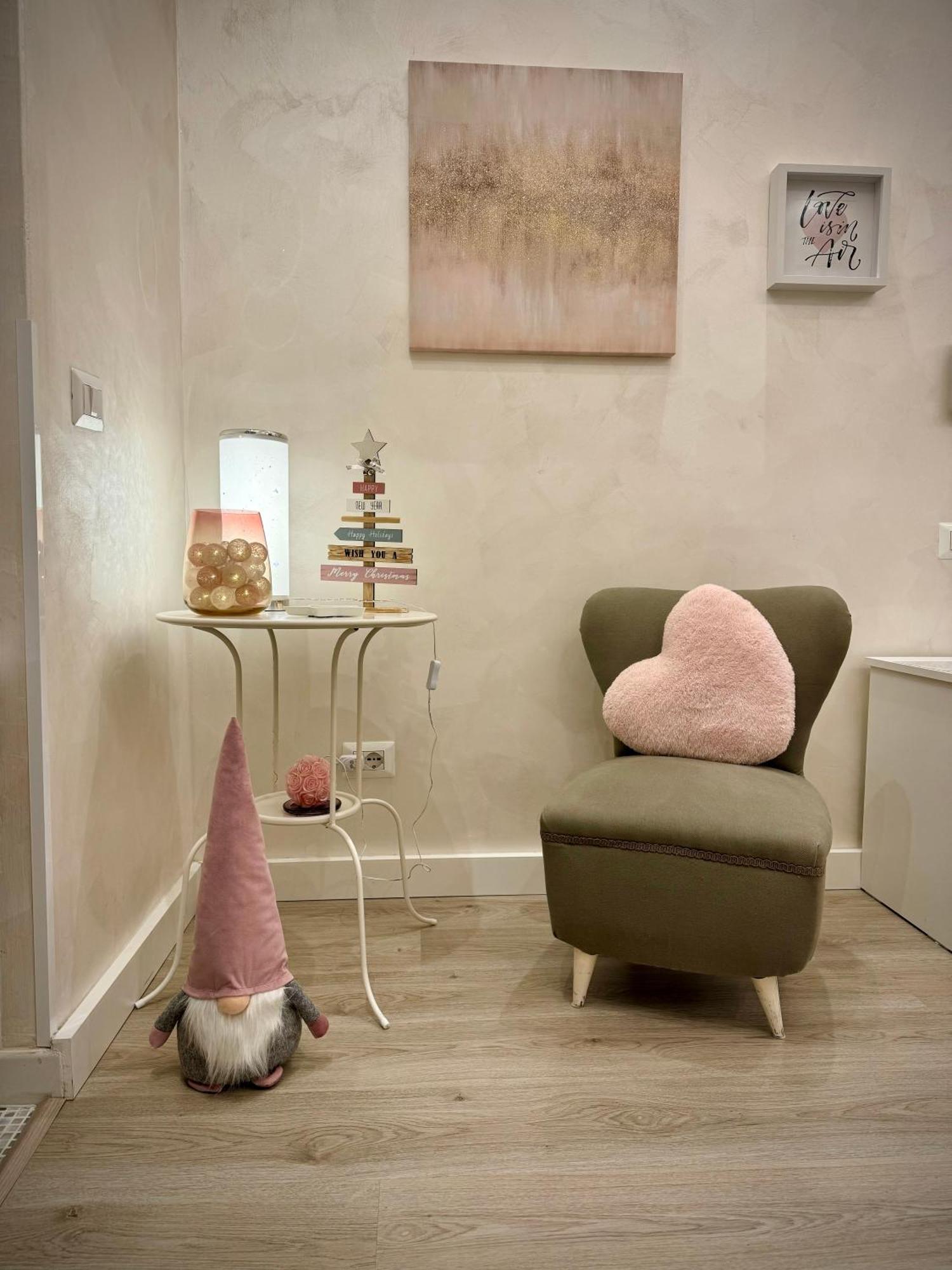 Appartement Close To The Coloseum, 2 Minutes Walk From Metro A