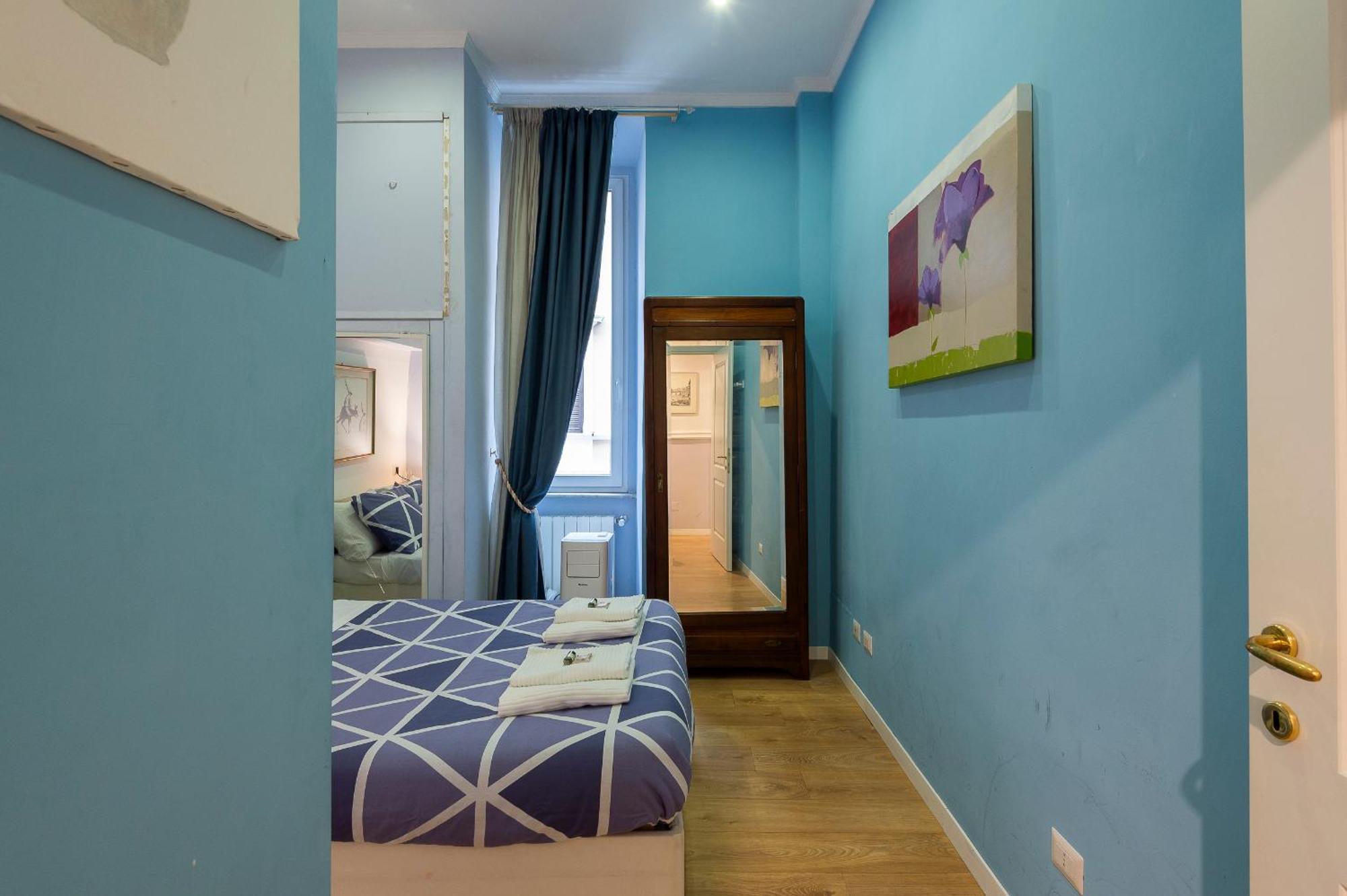 Luxury Three Bedrooms Flat In Center