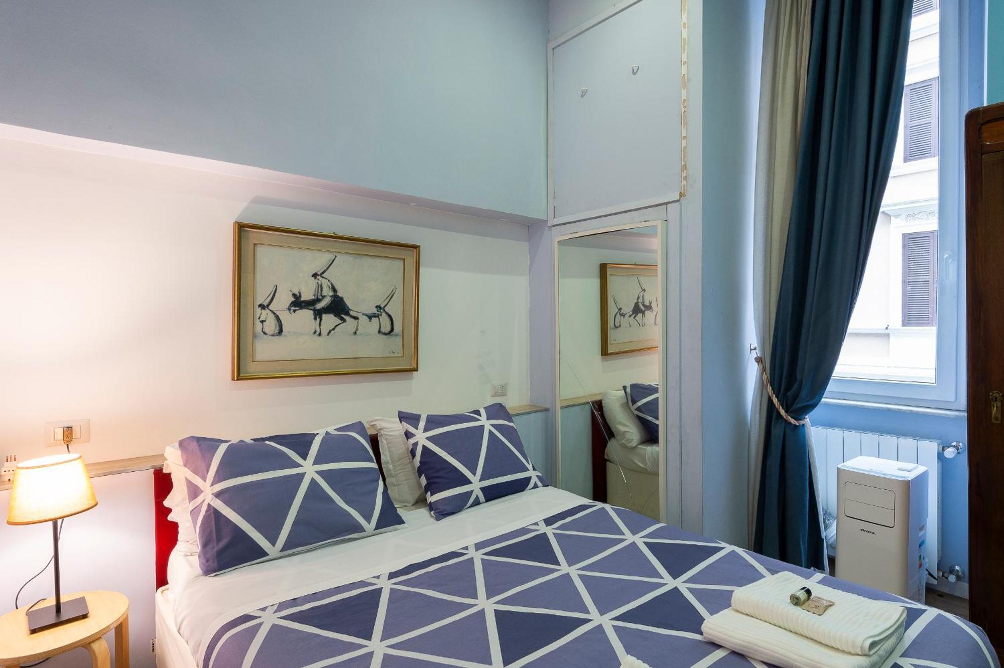 Luxury Three Bedrooms Flat In Center Rome