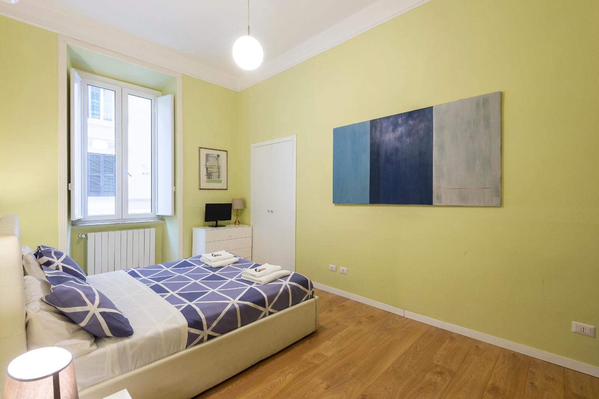 Luxury Three Bedrooms Flat In Center