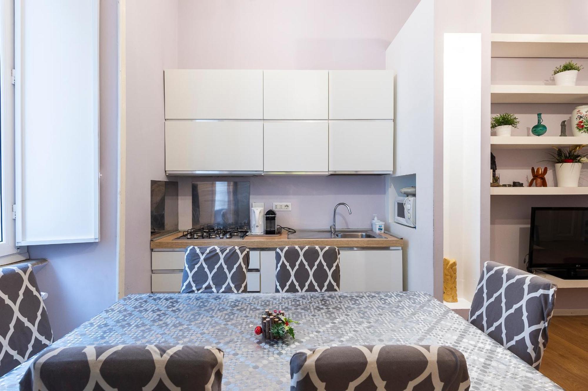 Luxury Three Bedrooms Flat In Center Rome