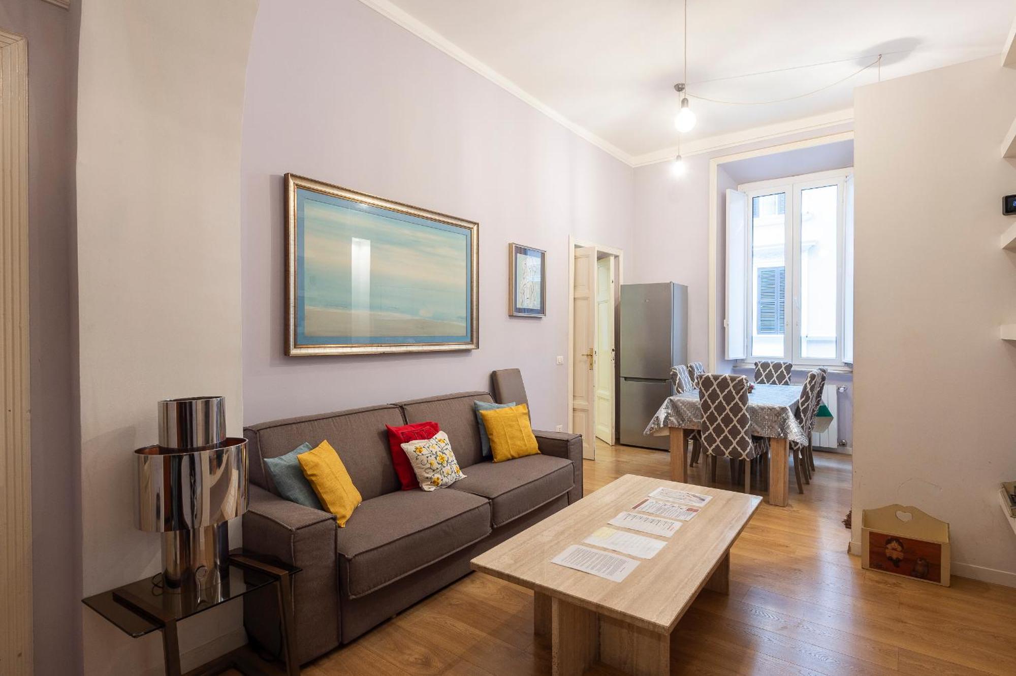 Luxury Three Bedrooms Flat In Center