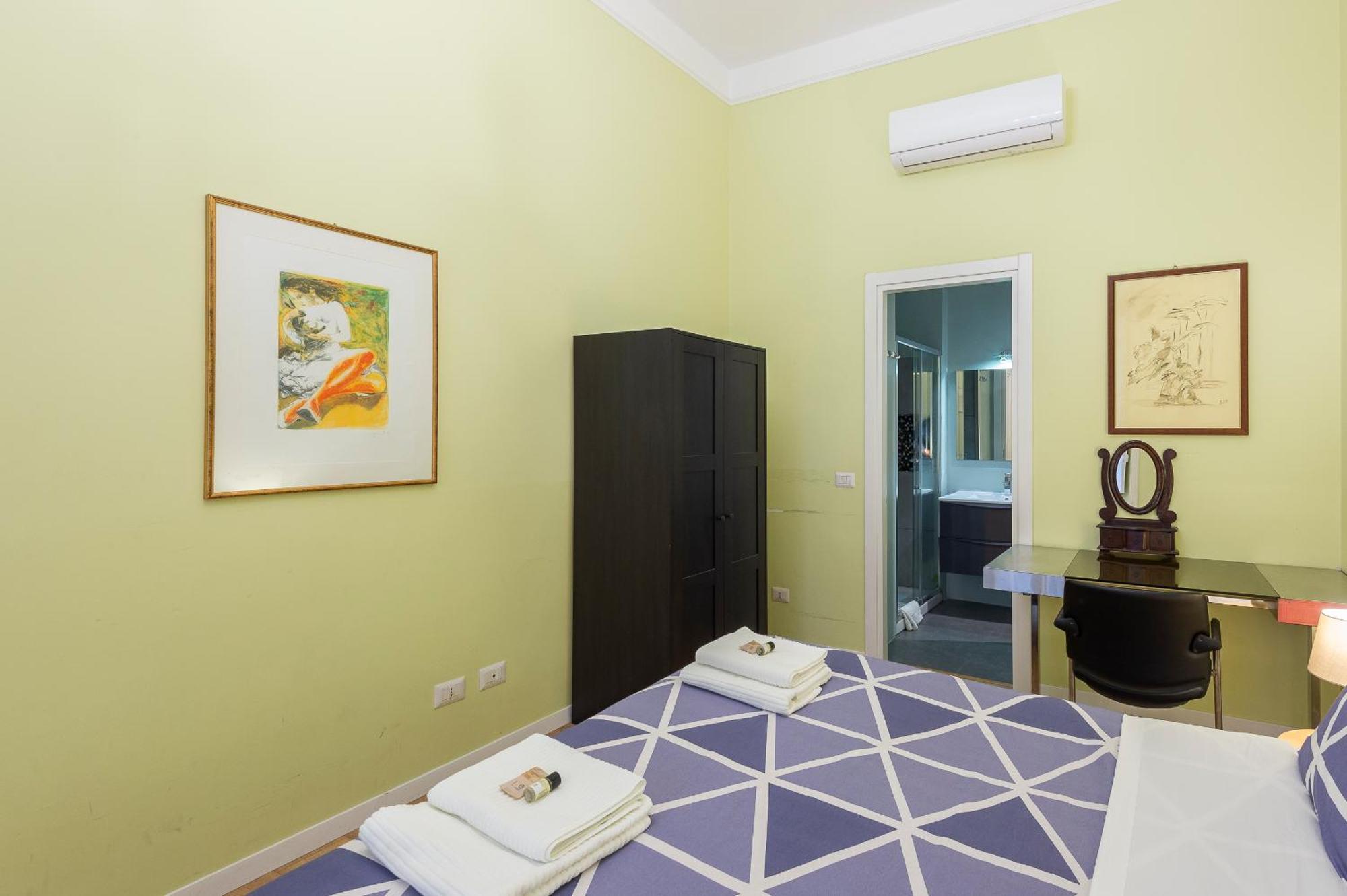 Luxury Three Bedrooms Flat In Center