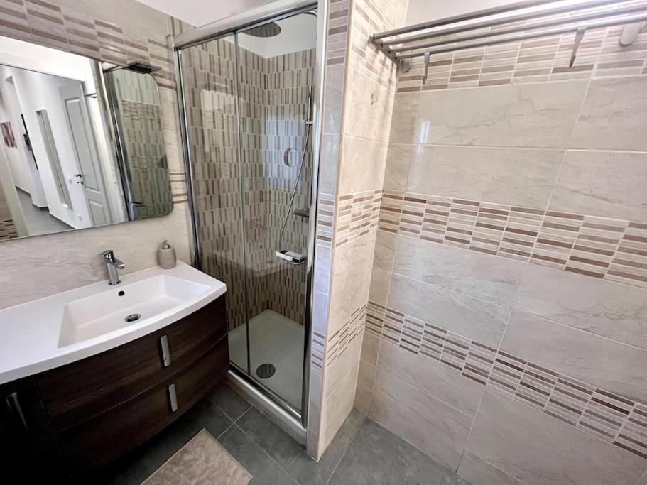 White Mary House For Two People Rome