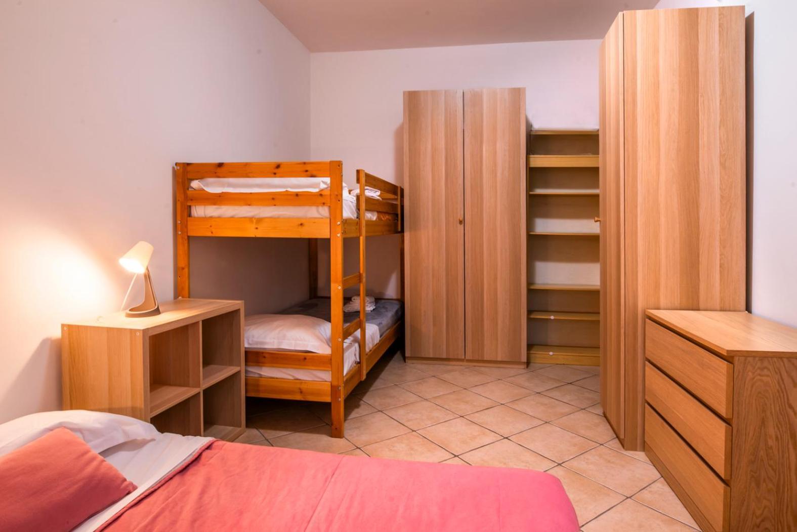 Spacious Near St Peter's Church Apartment