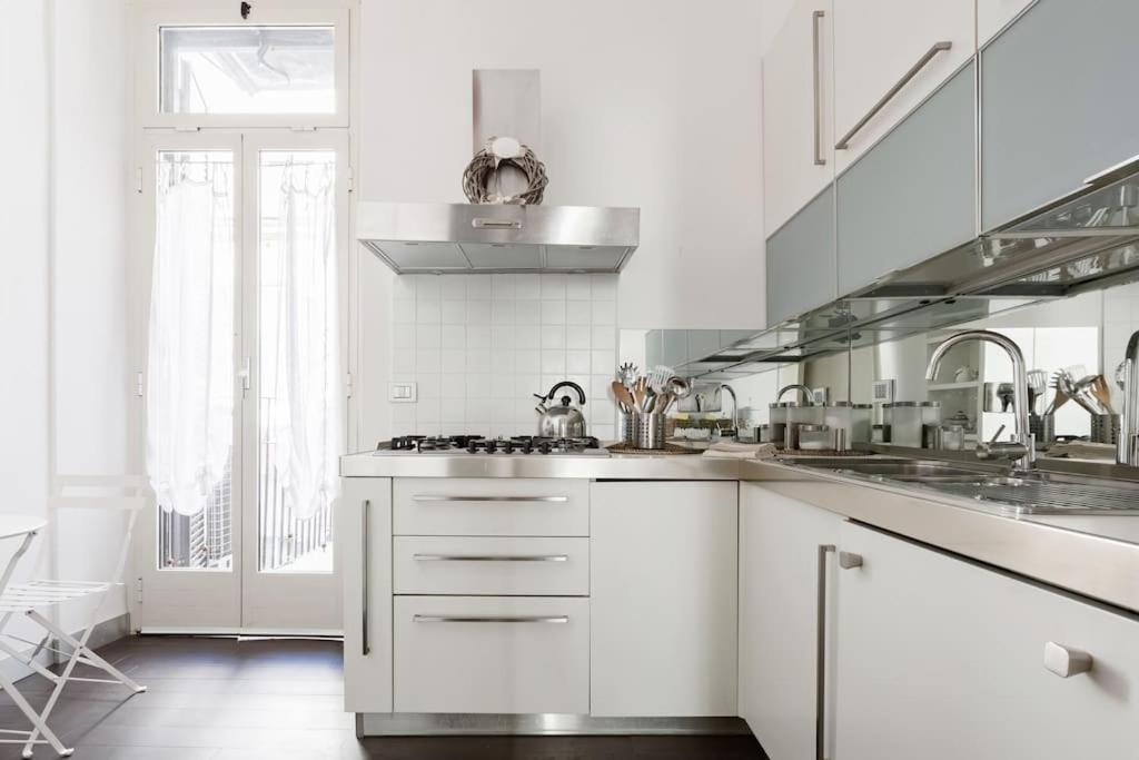 Re-imagined In Historical Building Apartment
