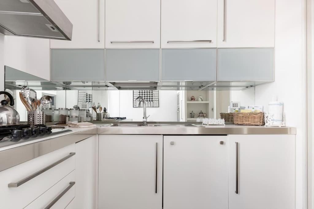 Apartamento Re-imagined In Historical Building *