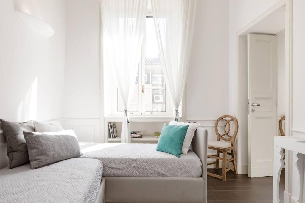 Apartamento Re-imagined In Historical Building *