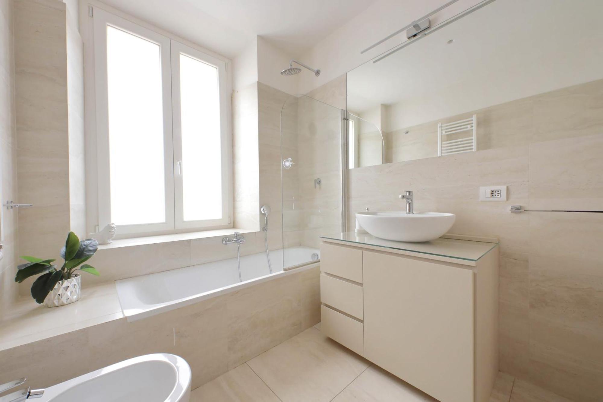 Elegant And Spacious Apartment, Vespasiano 9 Rome
