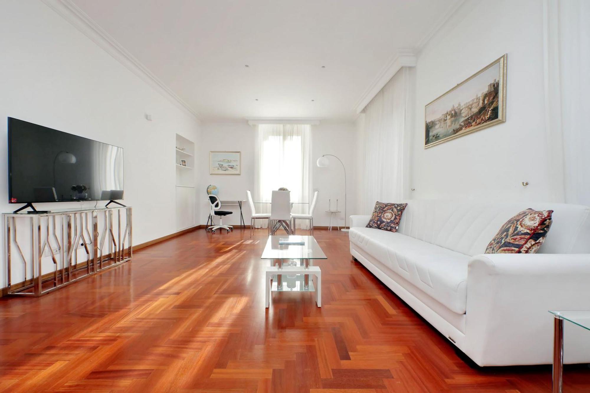 Elegant And Spacious Apartment, Vespasiano 9 * Rome