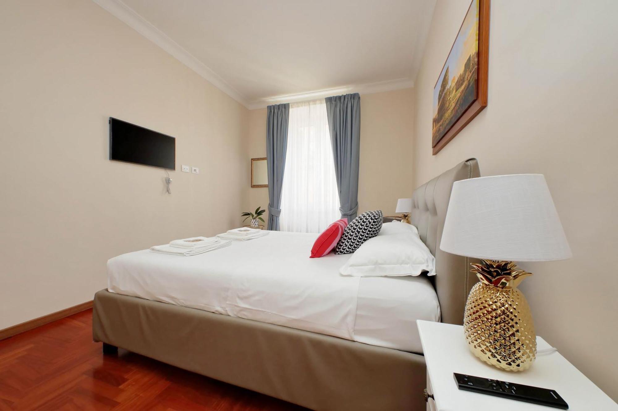 Elegant And Spacious Apartment, Vespasiano 9 Apartamento *
