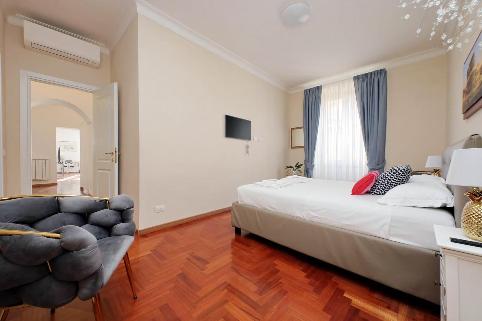 Elegant And Spacious Apartment, Vespasiano 9 * Rome