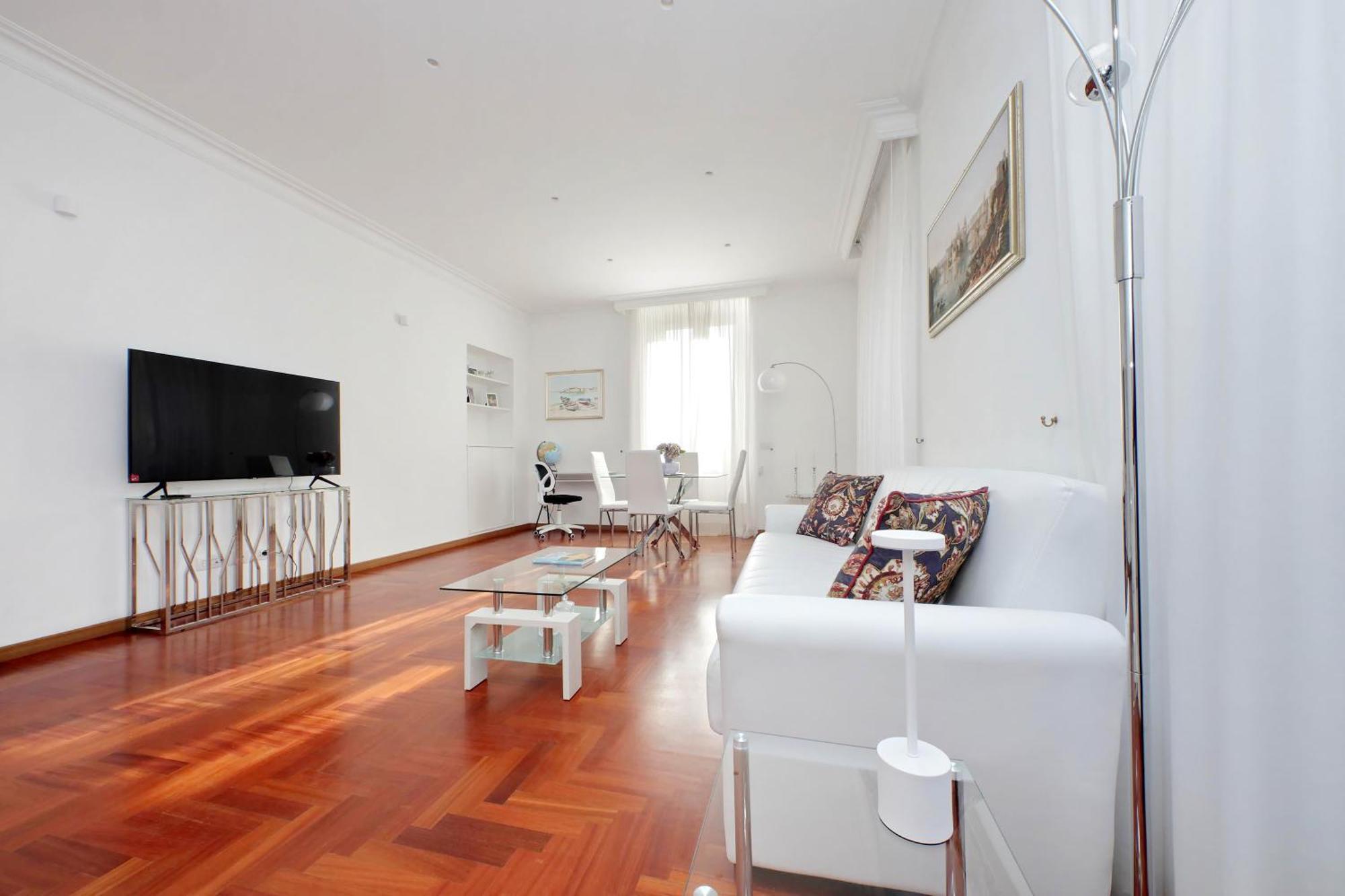 Appartement Elegant And Spacious Apartment, Vespasiano 9 *