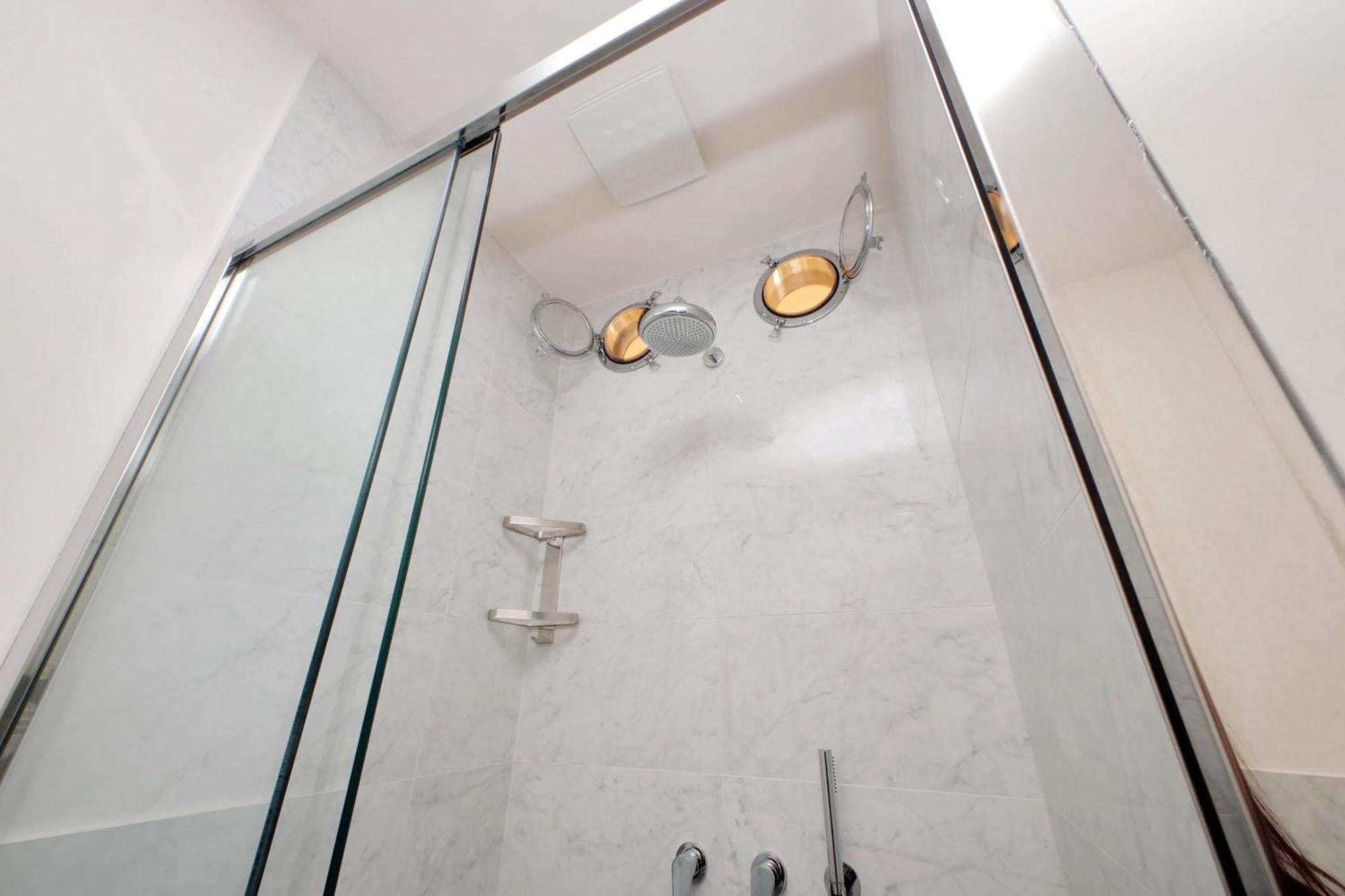 Elegant And Spacious Apartment, Vespasiano 9 *